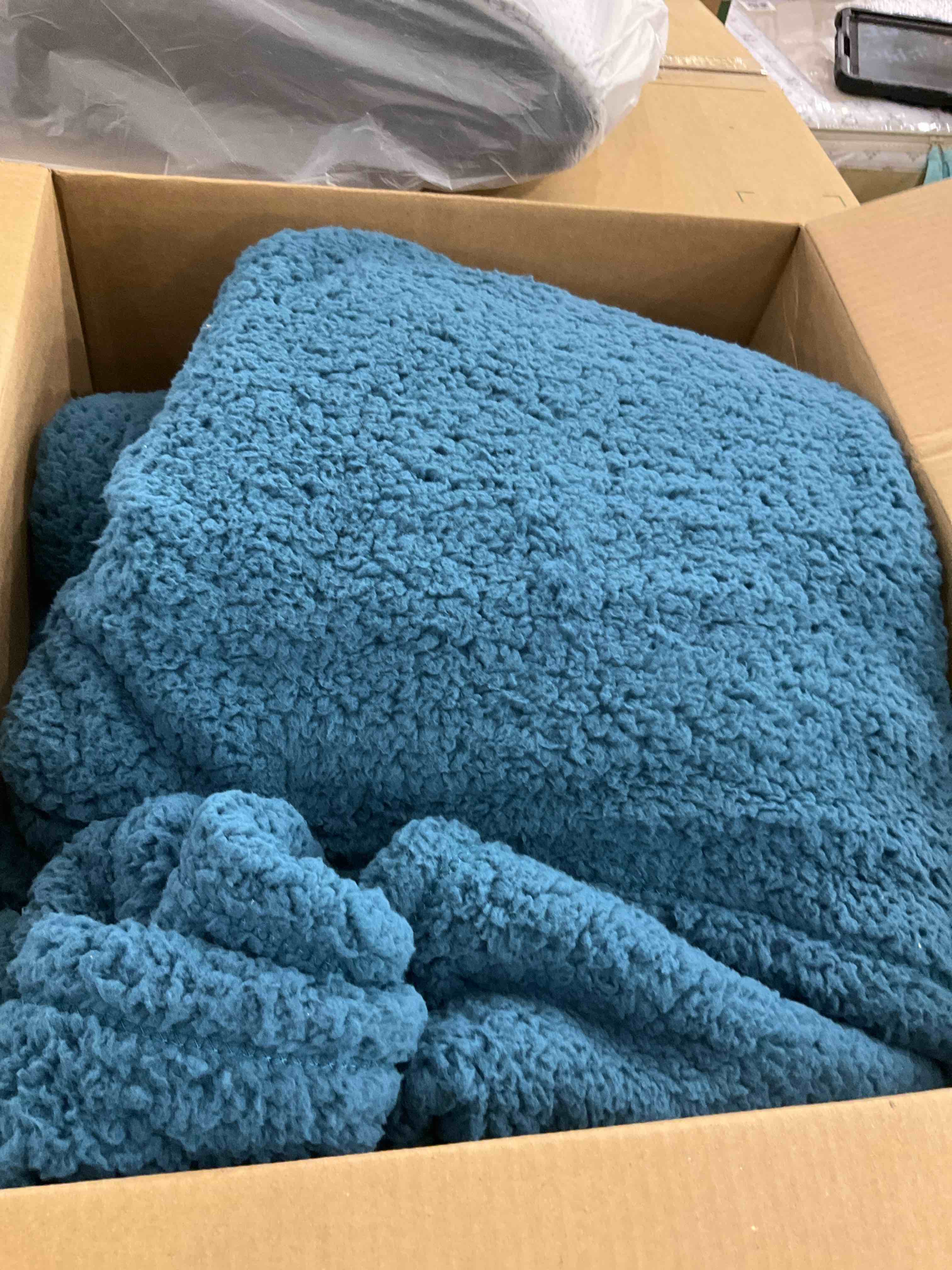https://s3.amazonaws.com/lotting-images-prod/BargainHunt/EXS01038551_1708357135073.jpeg