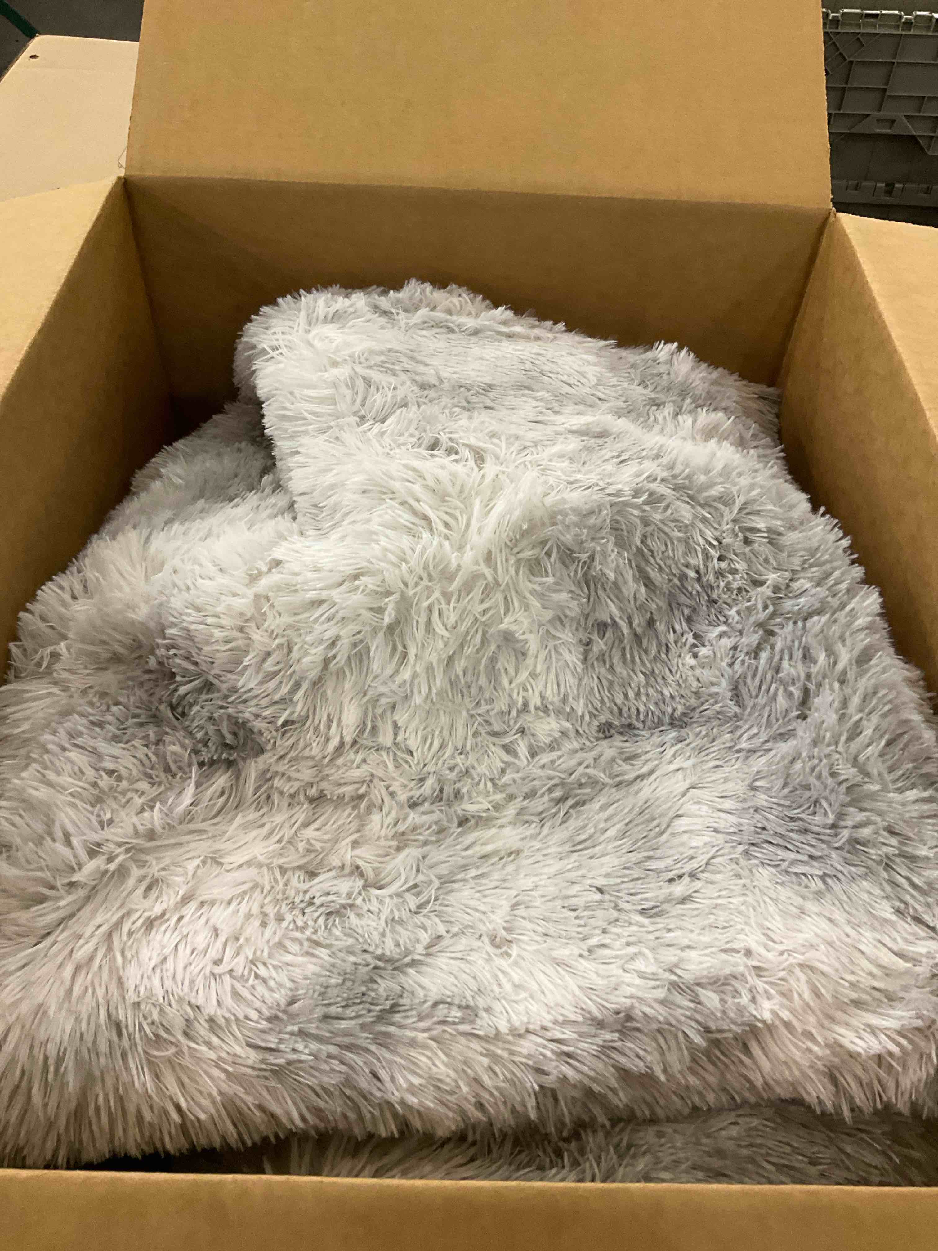 https://s3.amazonaws.com/lotting-images-prod/BargainHunt/EXS01038733_1708458727694.jpeg
