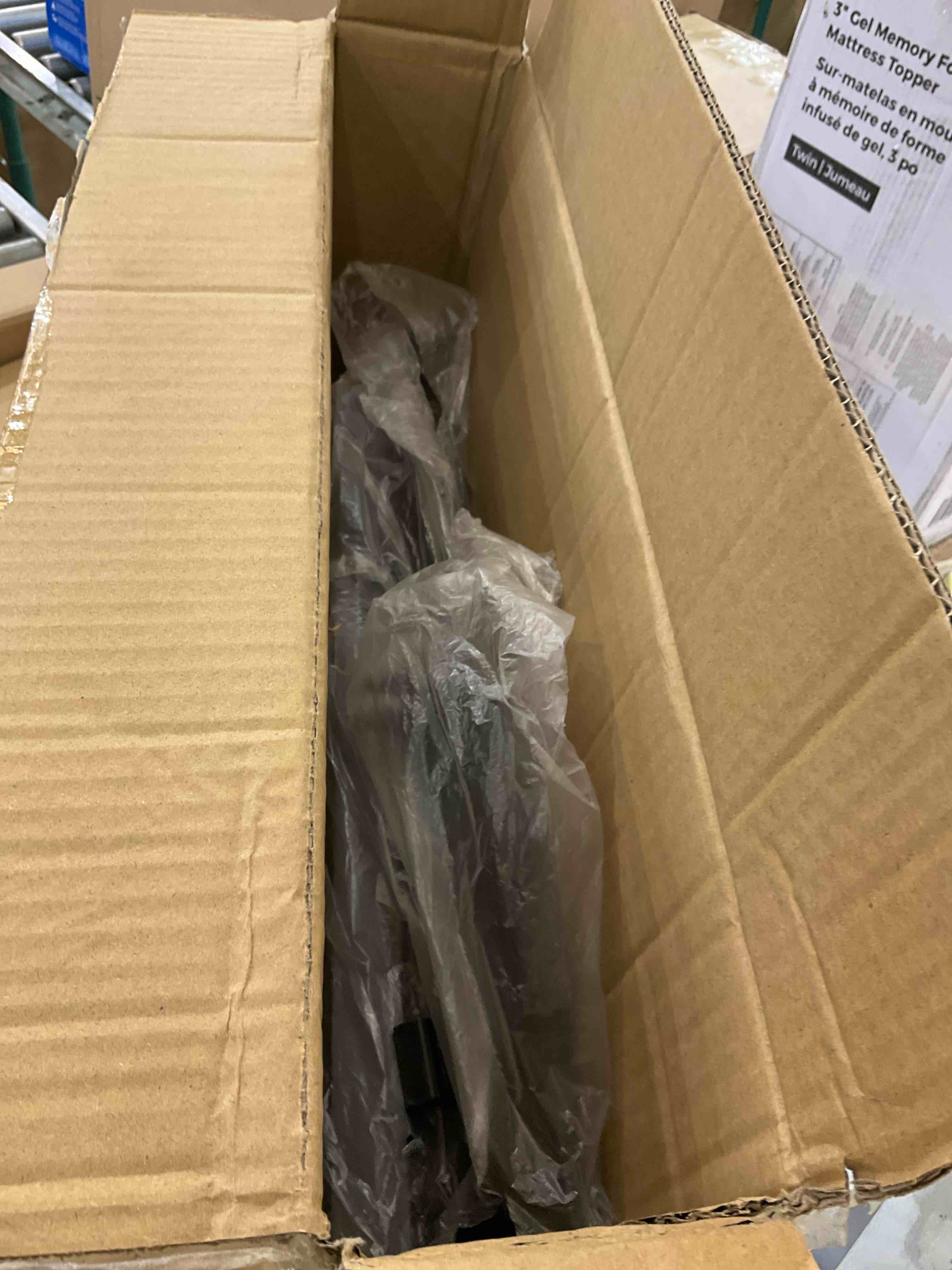 https://s3.amazonaws.com/lotting-images-prod/BargainHunt/EXS01038736_1708459431664.jpeg