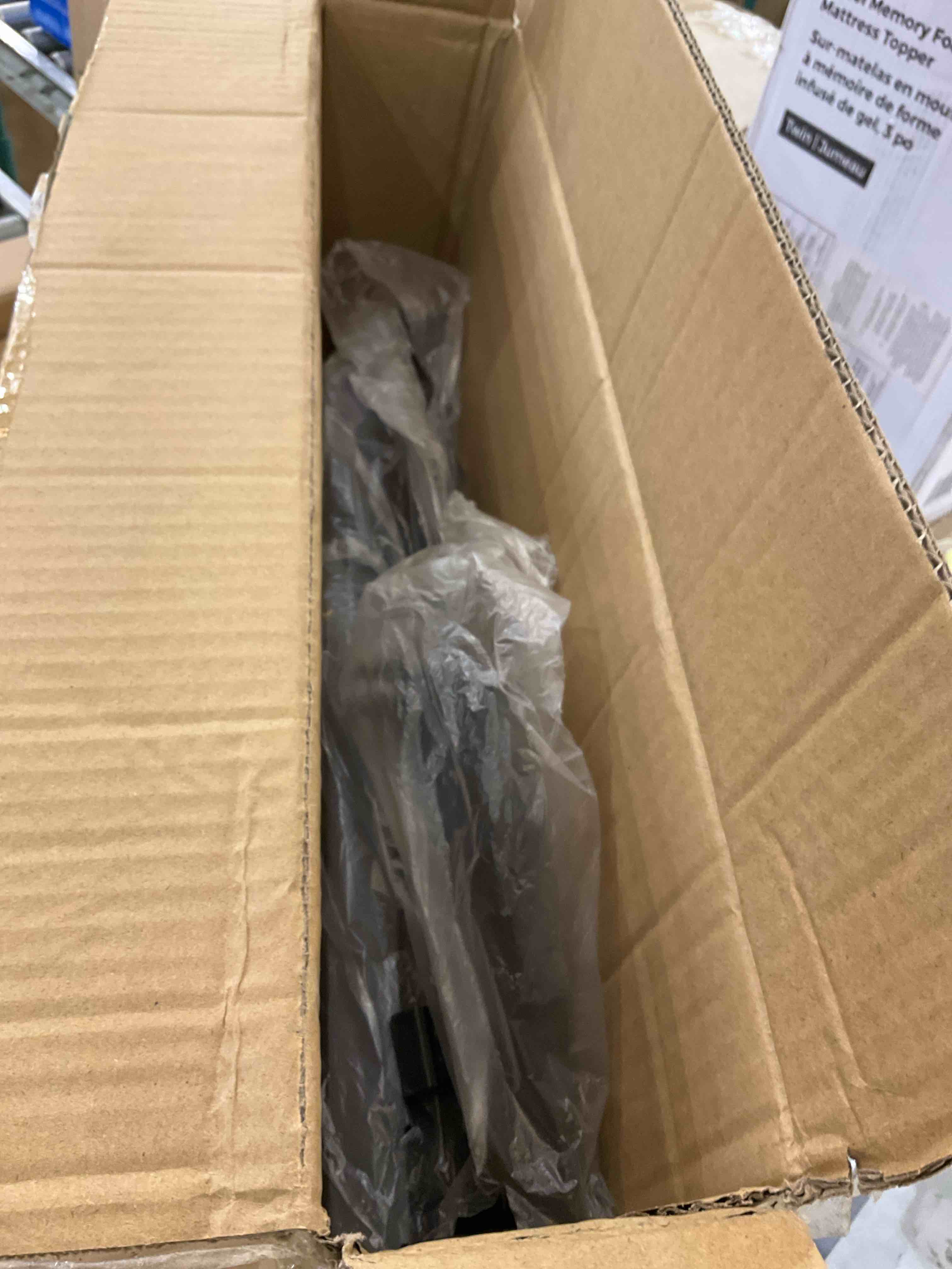 https://s3.amazonaws.com/lotting-images-prod/BargainHunt/EXS01038736_1708459432524.jpeg