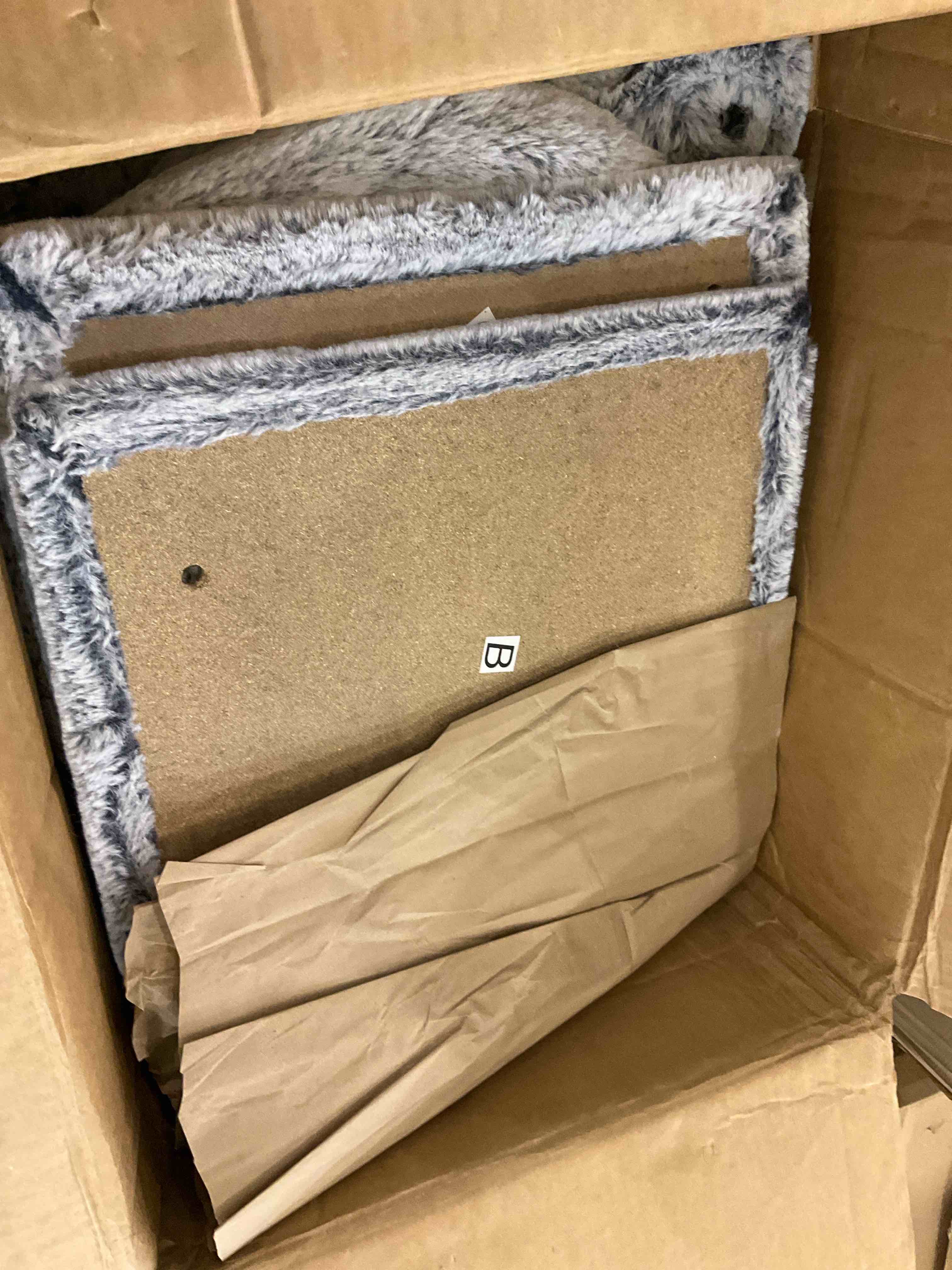 https://s3.amazonaws.com/lotting-images-prod/BargainHunt/EXS01038787_1708533231401.jpeg