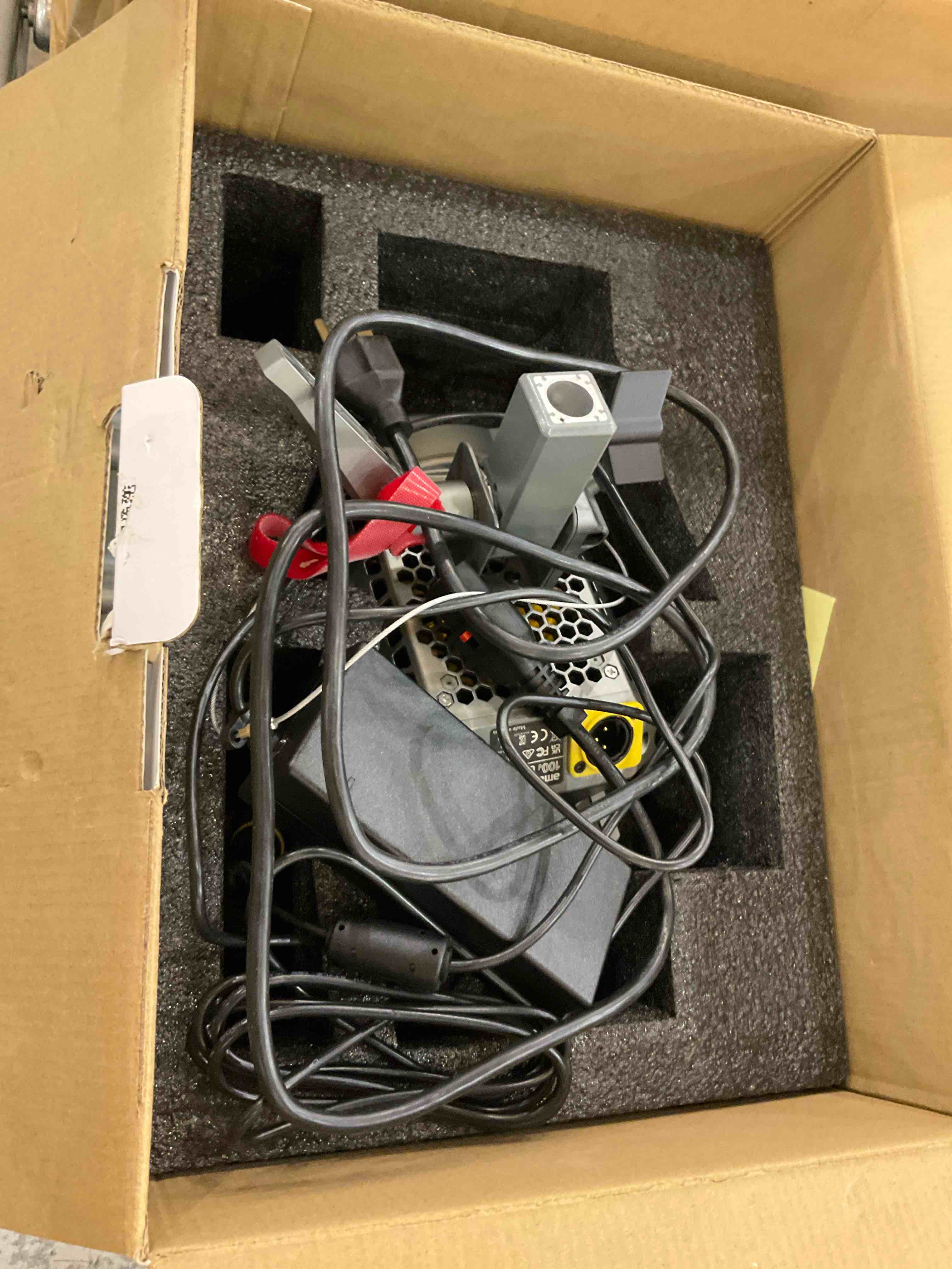 https://s3.amazonaws.com/lotting-images-prod/BargainHunt/EXS01038828_1708544561844.jpeg