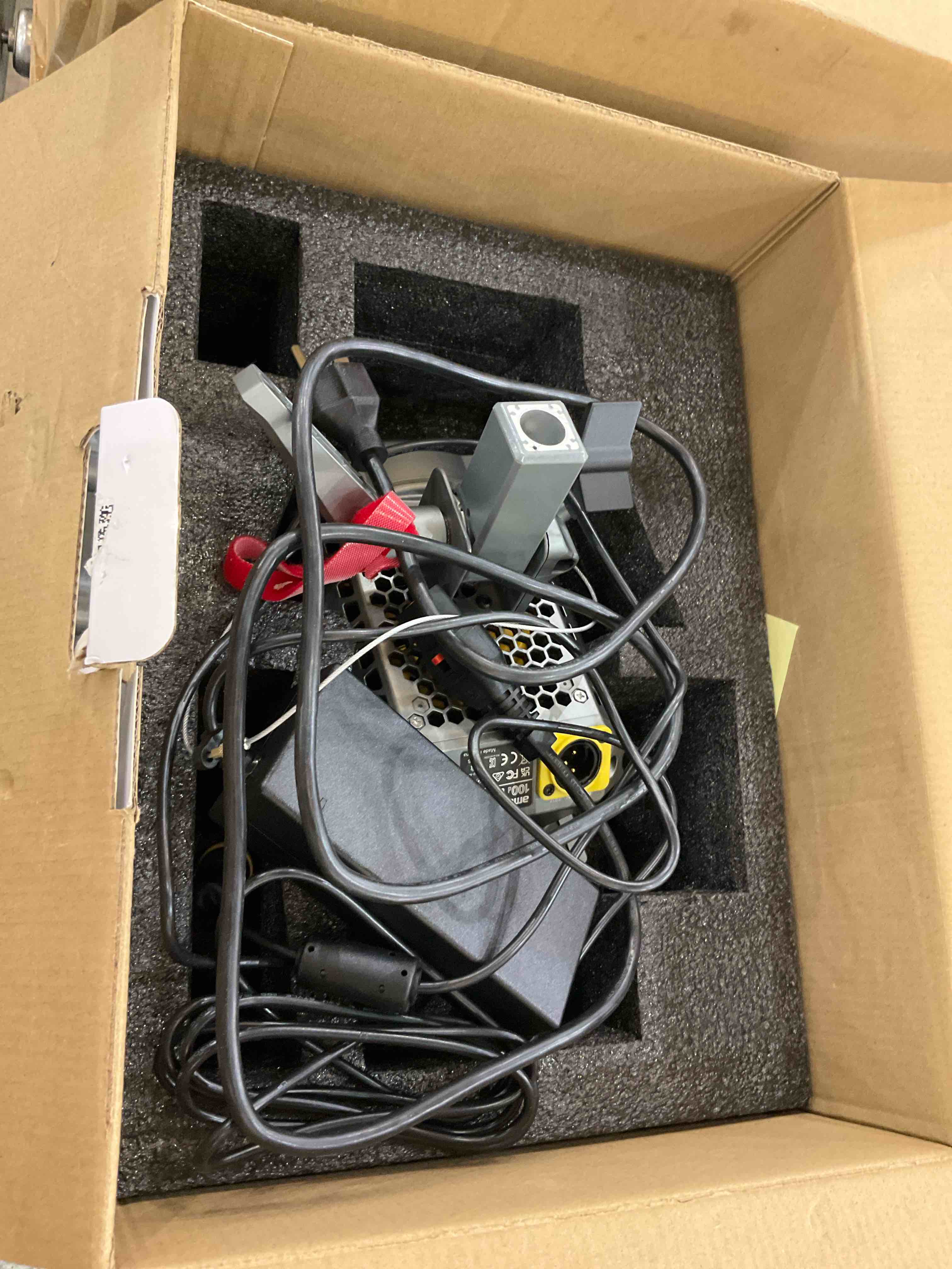 https://s3.amazonaws.com/lotting-images-prod/BargainHunt/EXS01038828_1708544562688.jpeg
