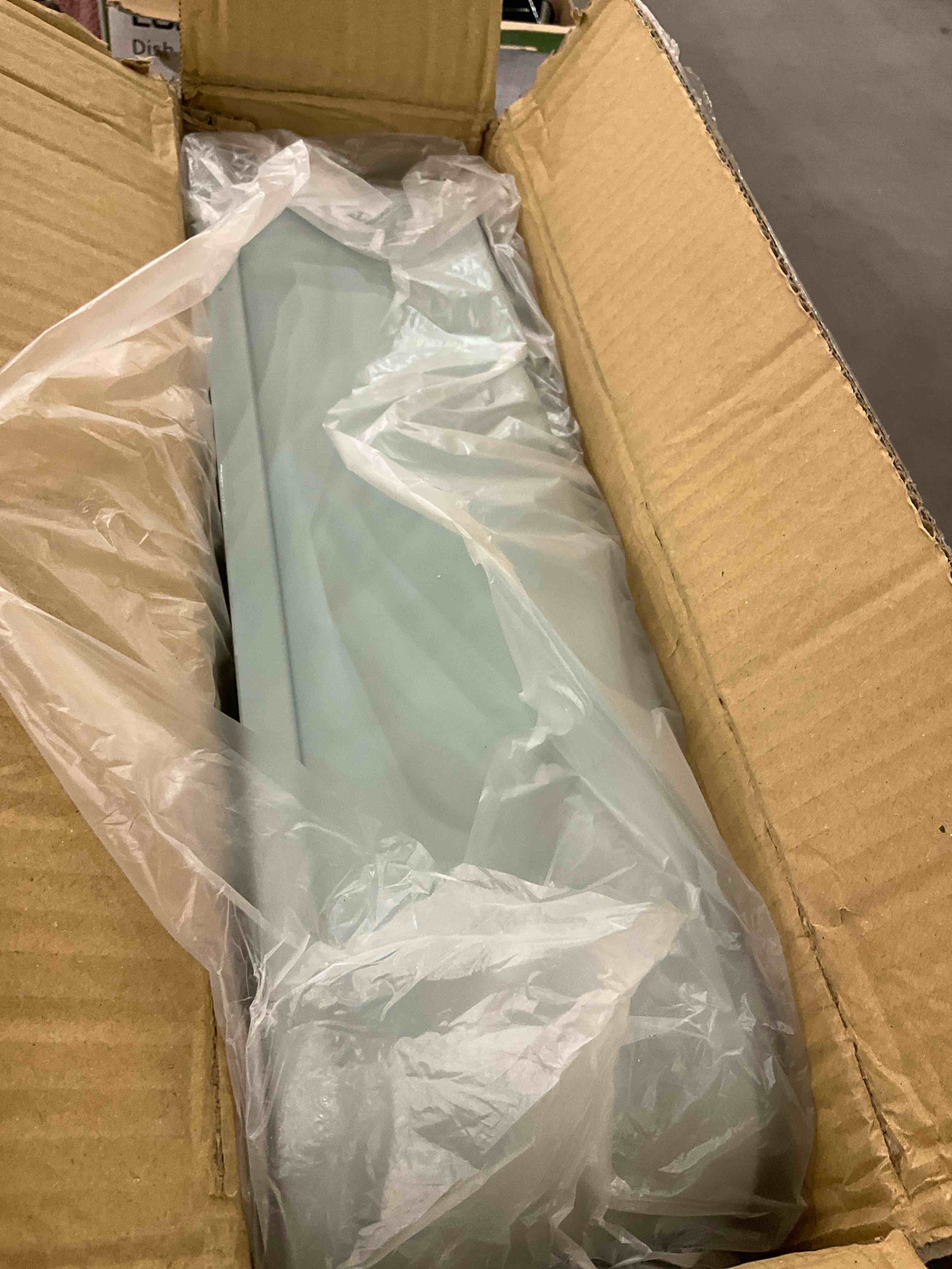 https://s3.amazonaws.com/lotting-images-prod/BargainHunt/EXS01038830_1708544832678.jpeg