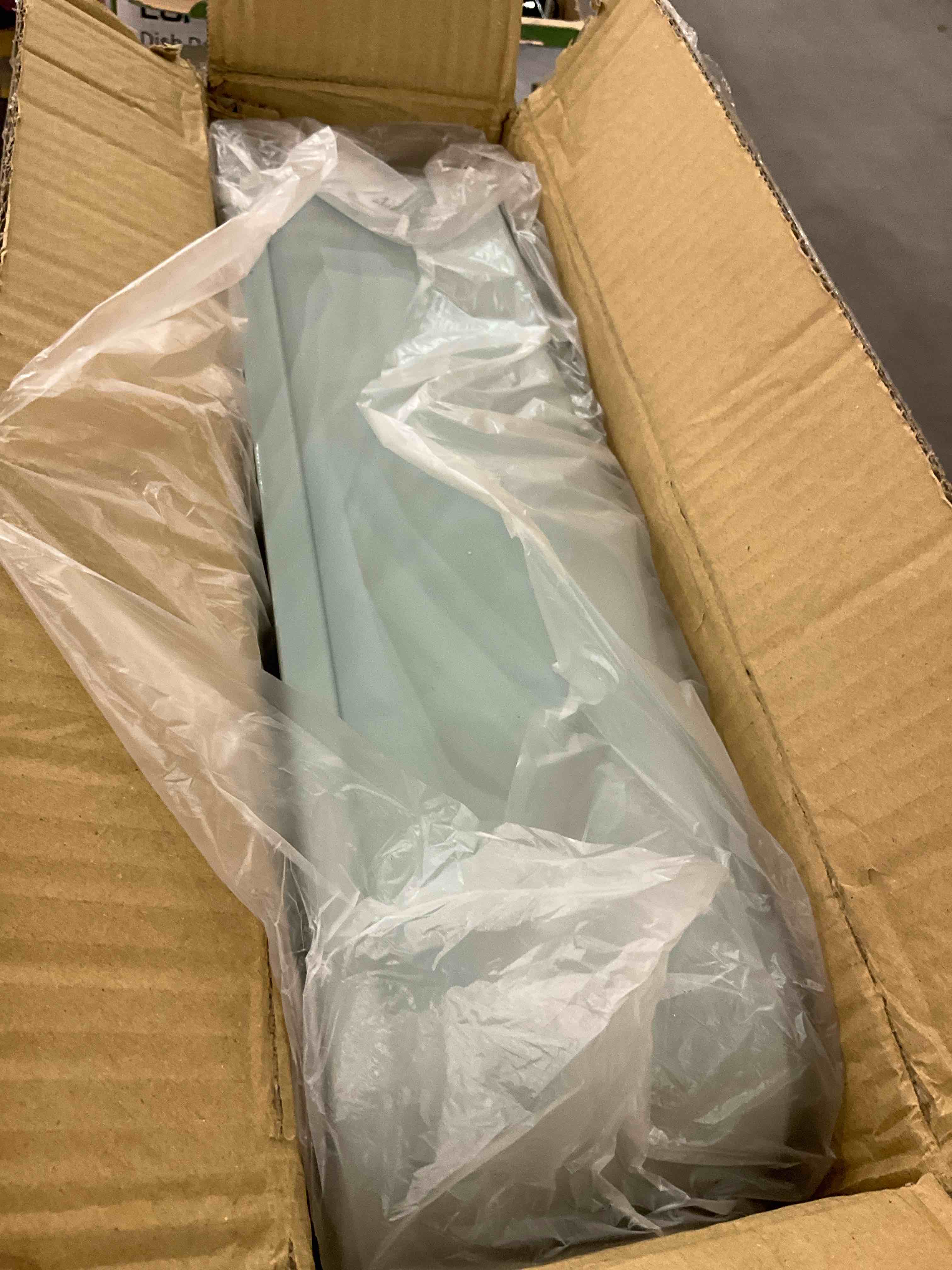 https://s3.amazonaws.com/lotting-images-prod/BargainHunt/EXS01038830_1708544833527.jpeg