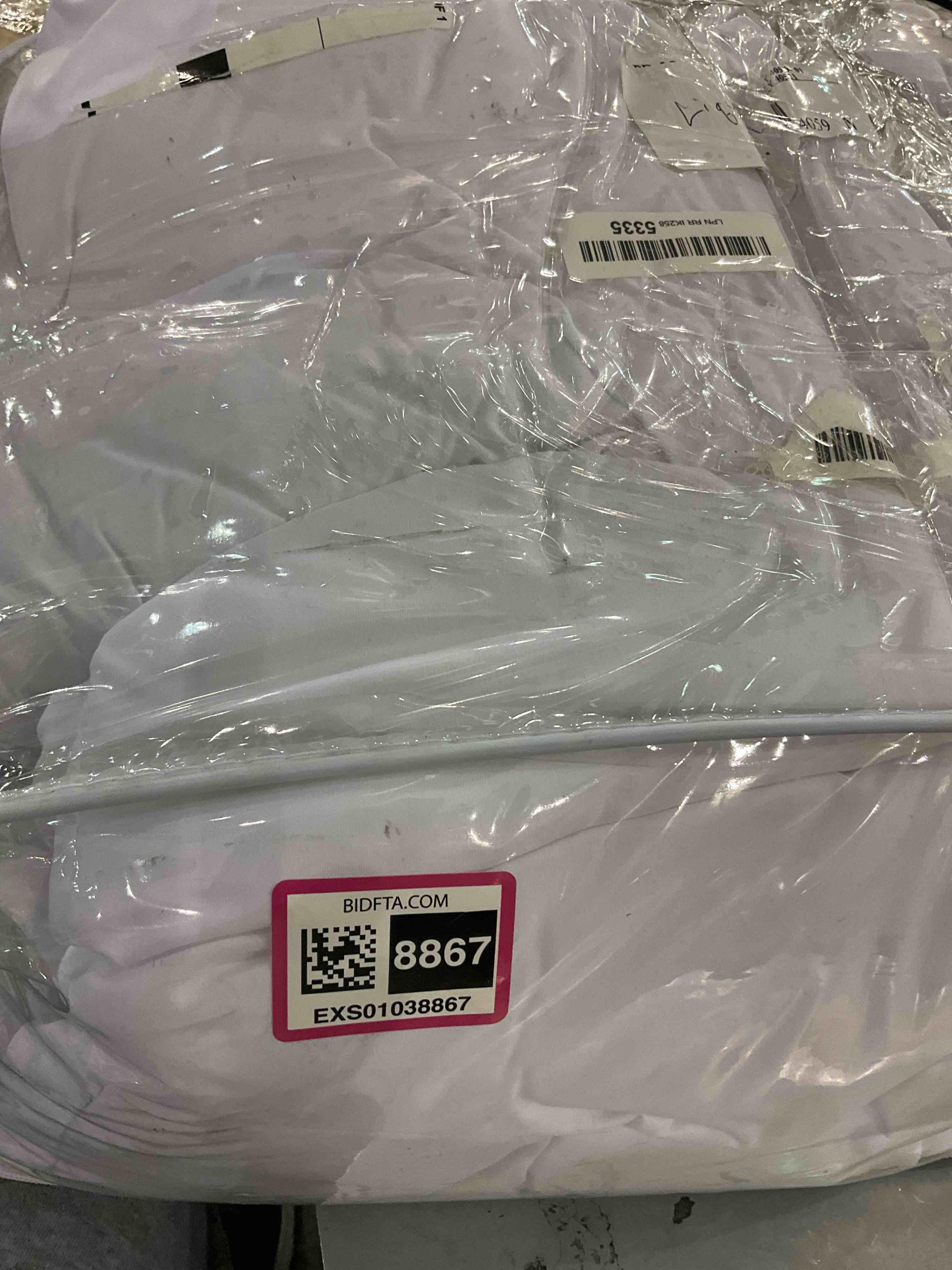 https://s3.amazonaws.com/lotting-images-prod/BargainHunt/EXS01038867_1708608843648.jpeg