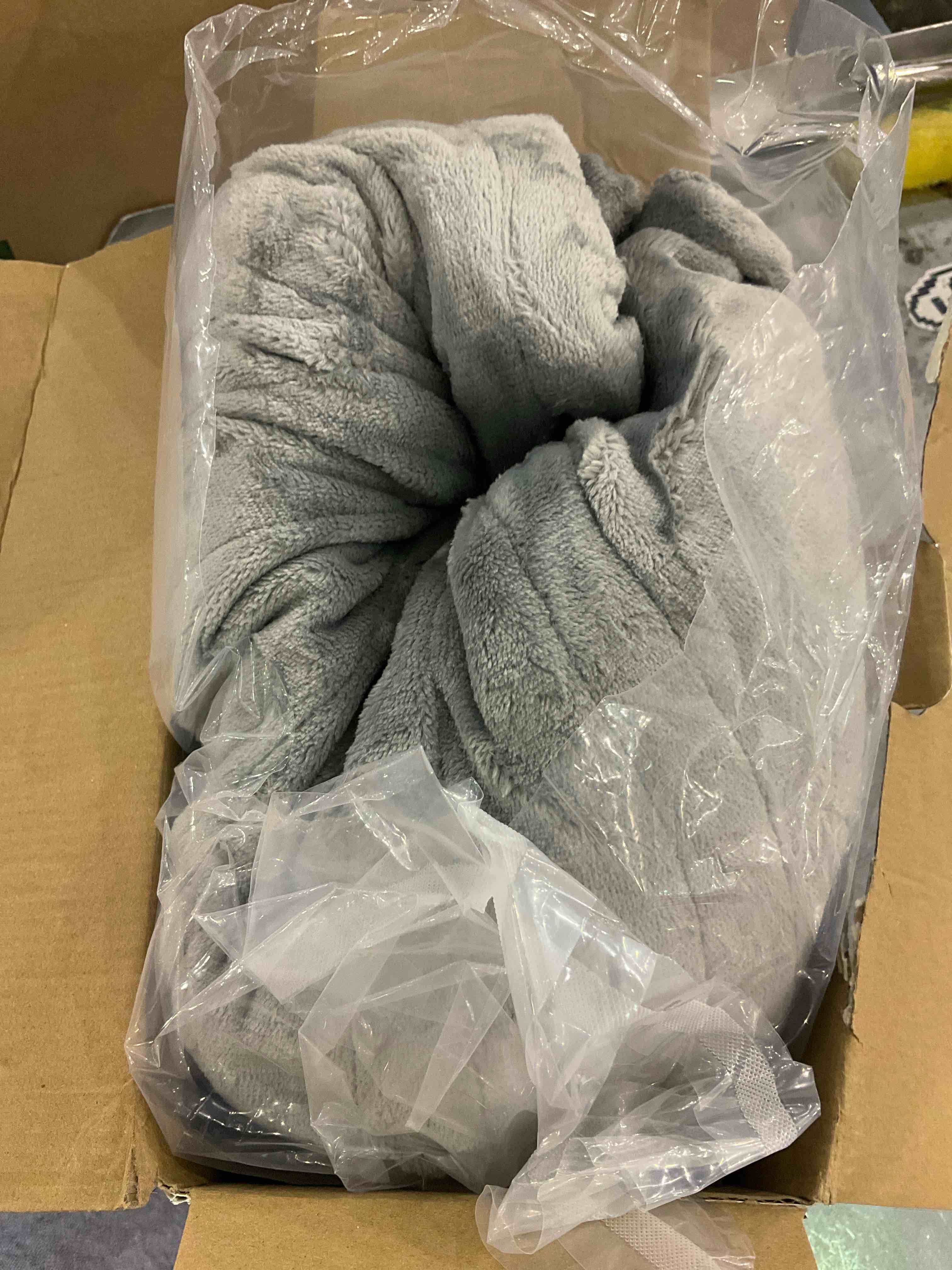 https://s3.amazonaws.com/lotting-images-prod/BargainHunt/EXS01038871_1708609320352.jpeg