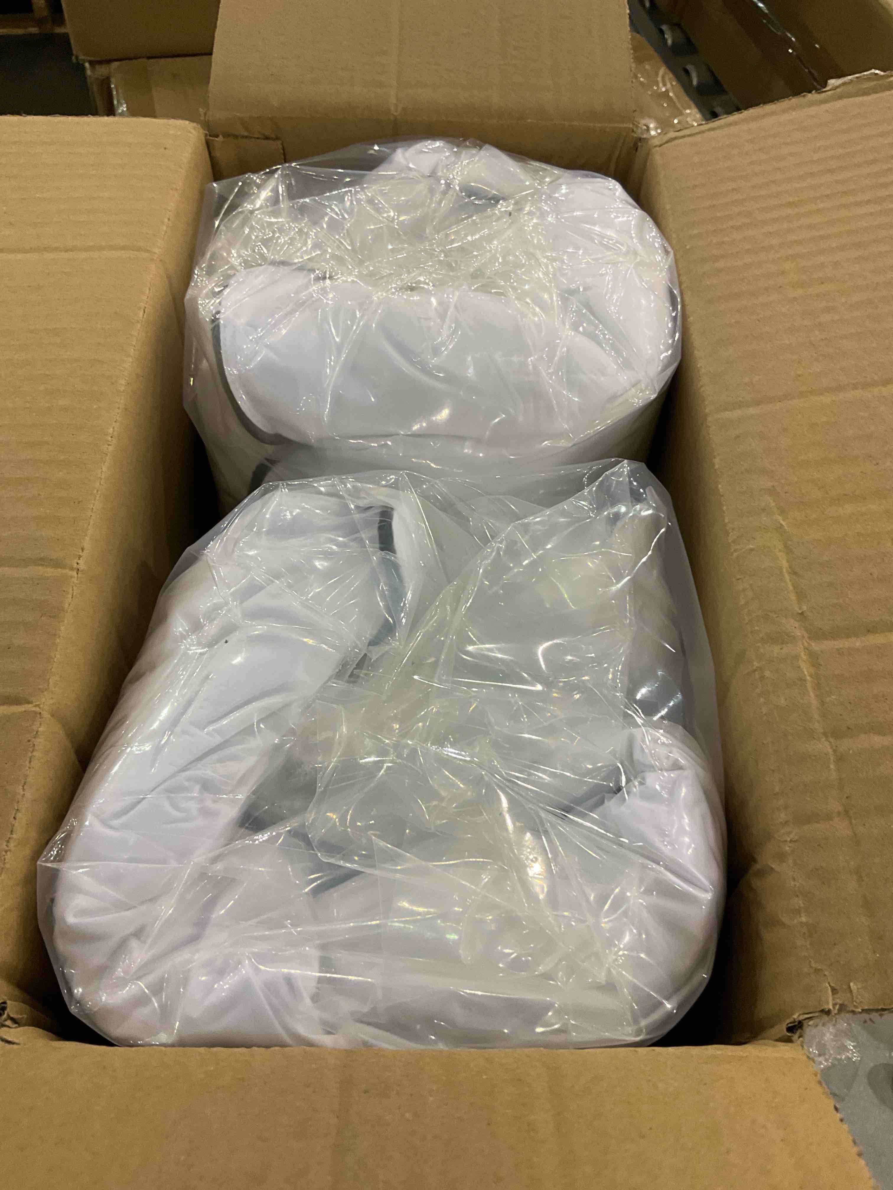 https://s3.amazonaws.com/lotting-images-prod/BargainHunt/EXS01038904_1708627945681.jpeg