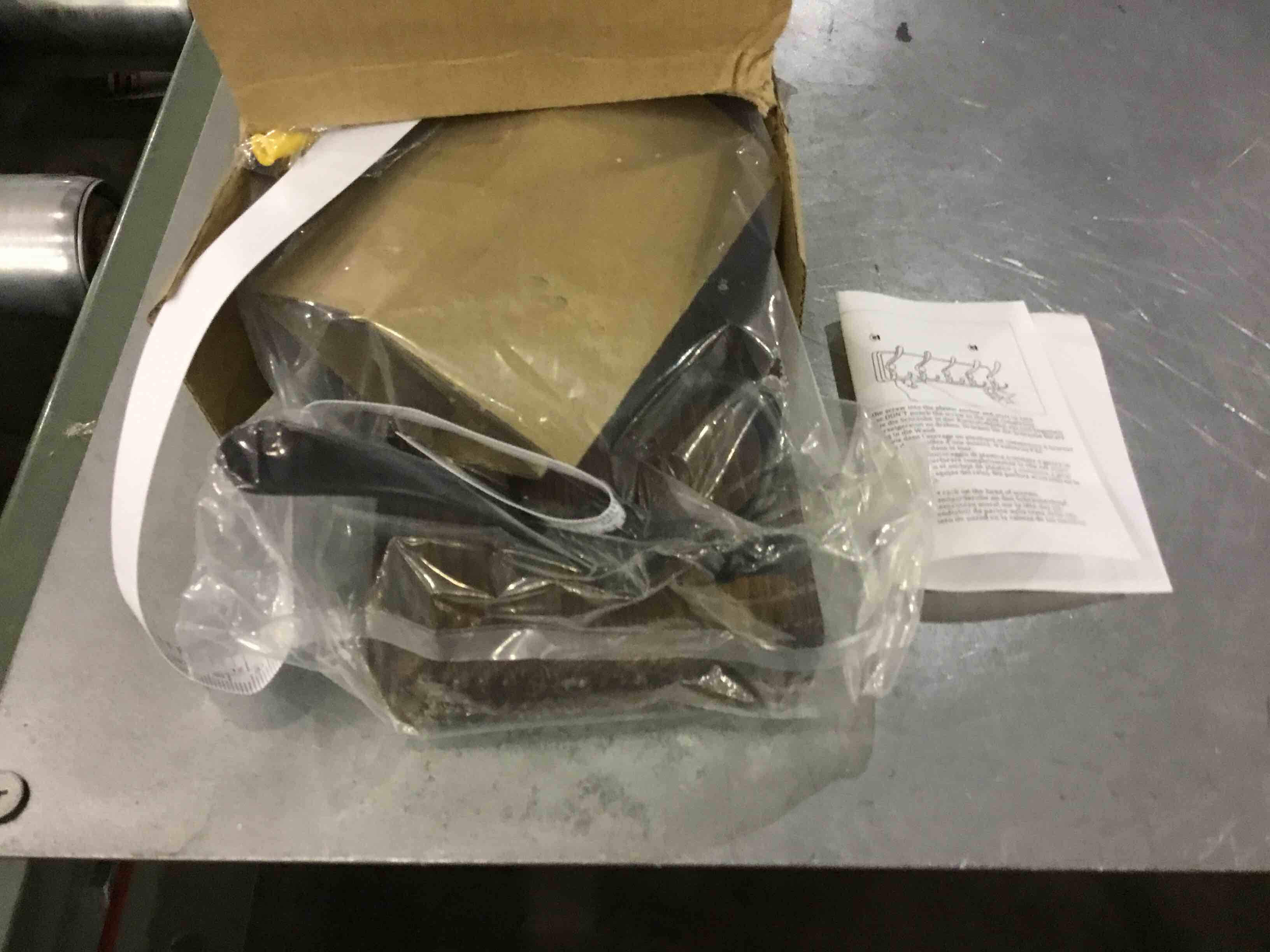 https://s3.amazonaws.com/lotting-images-prod/BargainHunt/EXS01039444_1709124062704.jpeg