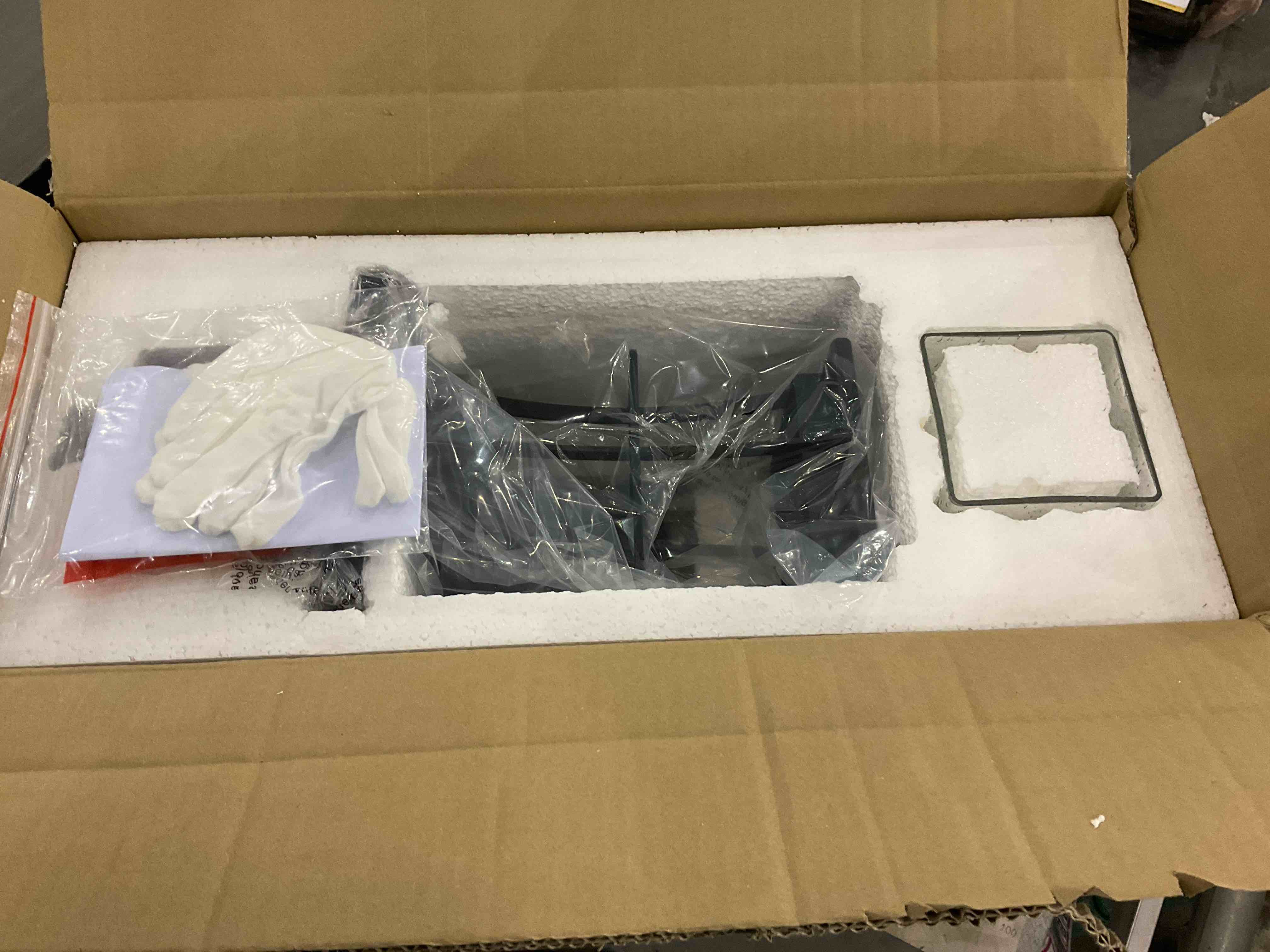 https://s3.amazonaws.com/lotting-images-prod/BargainHunt/EXS01039538_1708518830939.jpeg