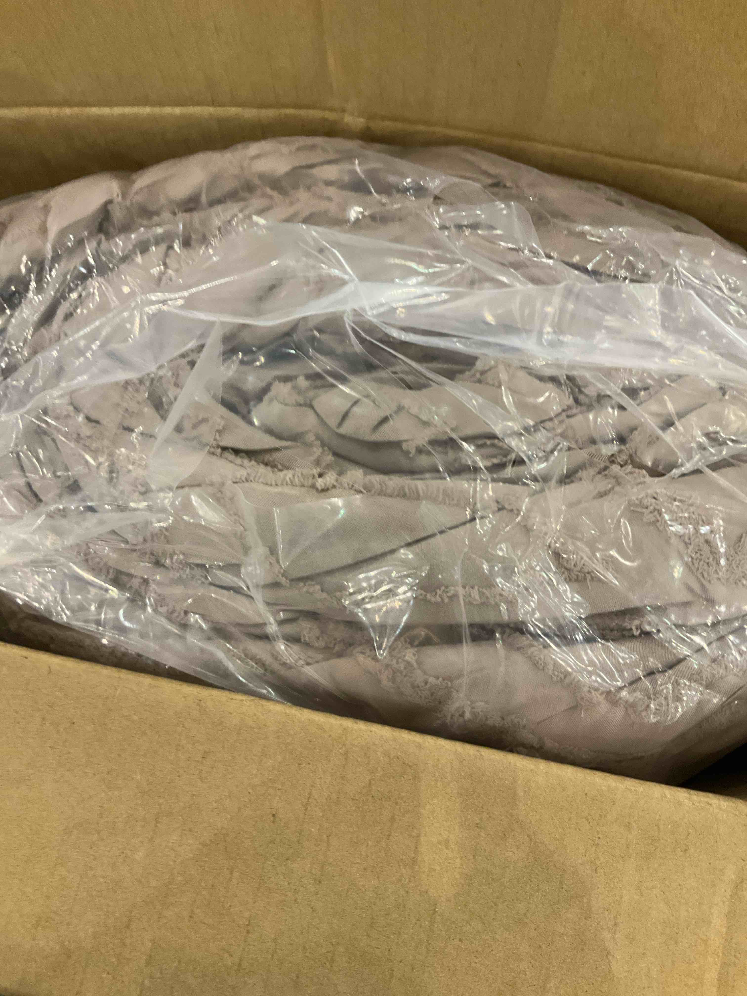 https://s3.amazonaws.com/lotting-images-prod/BargainHunt/EXS01039575_1708522869379.jpeg
