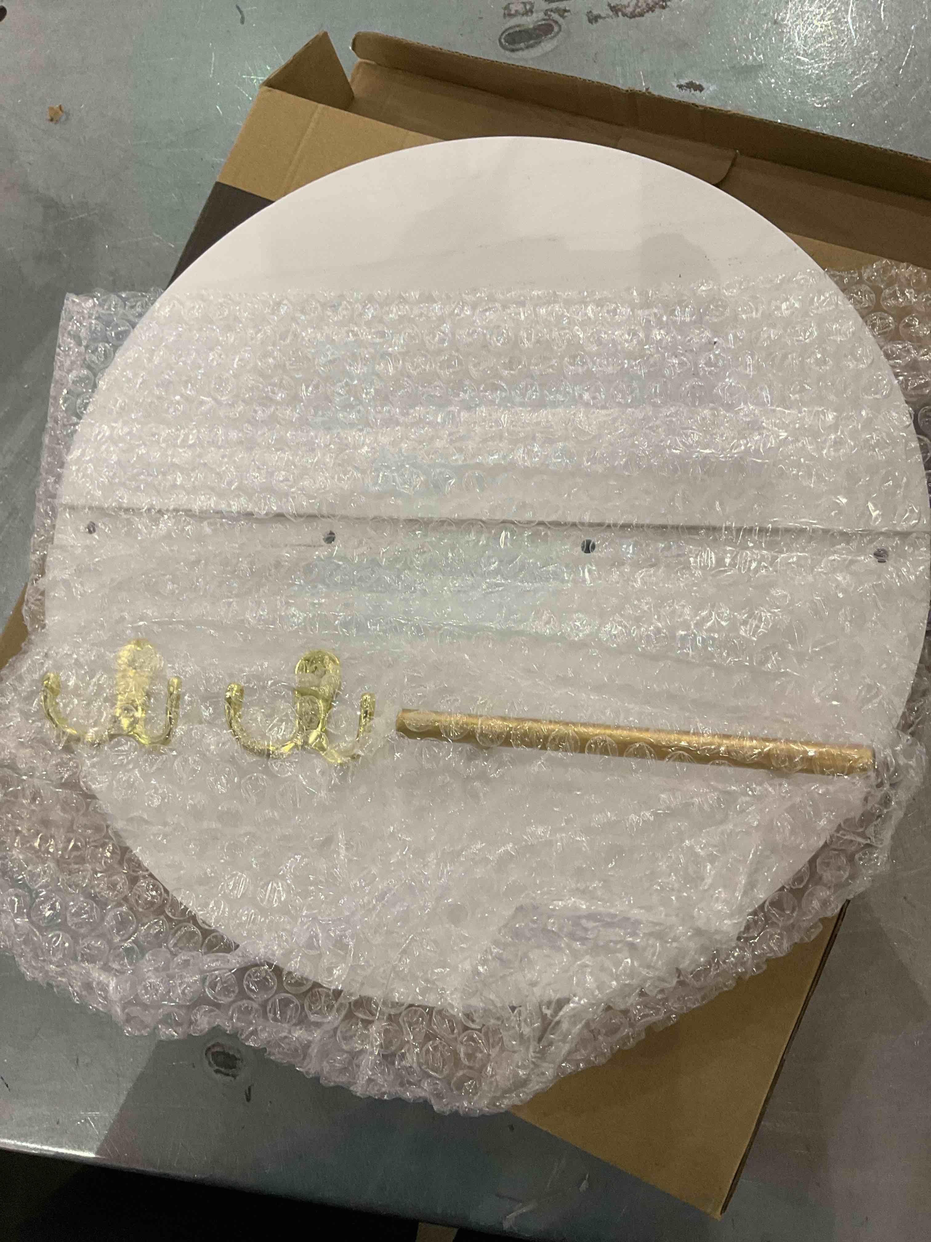 https://s3.amazonaws.com/lotting-images-prod/BargainHunt/EXS01039757_1708604887525.jpeg