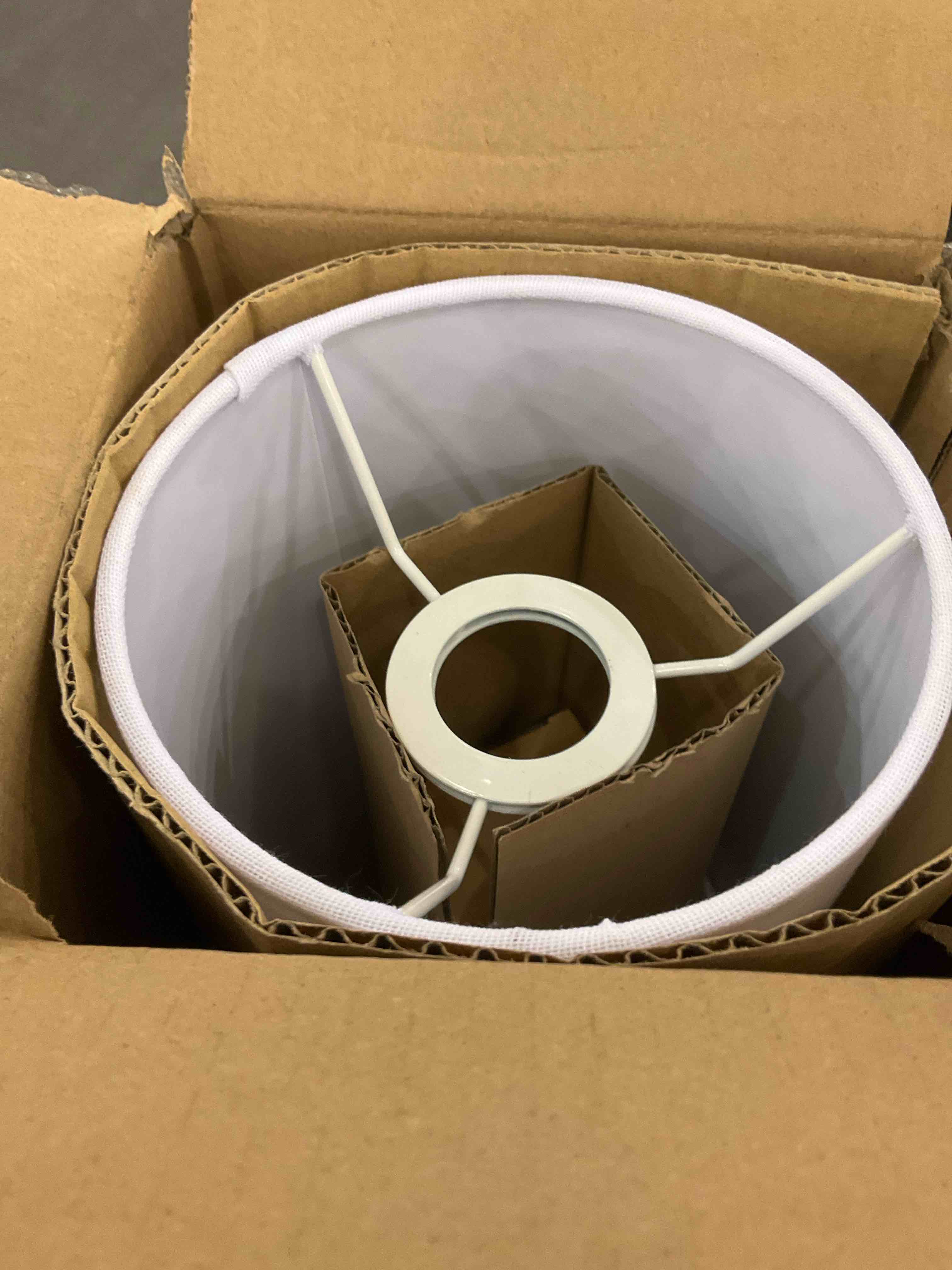 https://s3.amazonaws.com/lotting-images-prod/BargainHunt/EXS01040065_1707927562379.jpeg