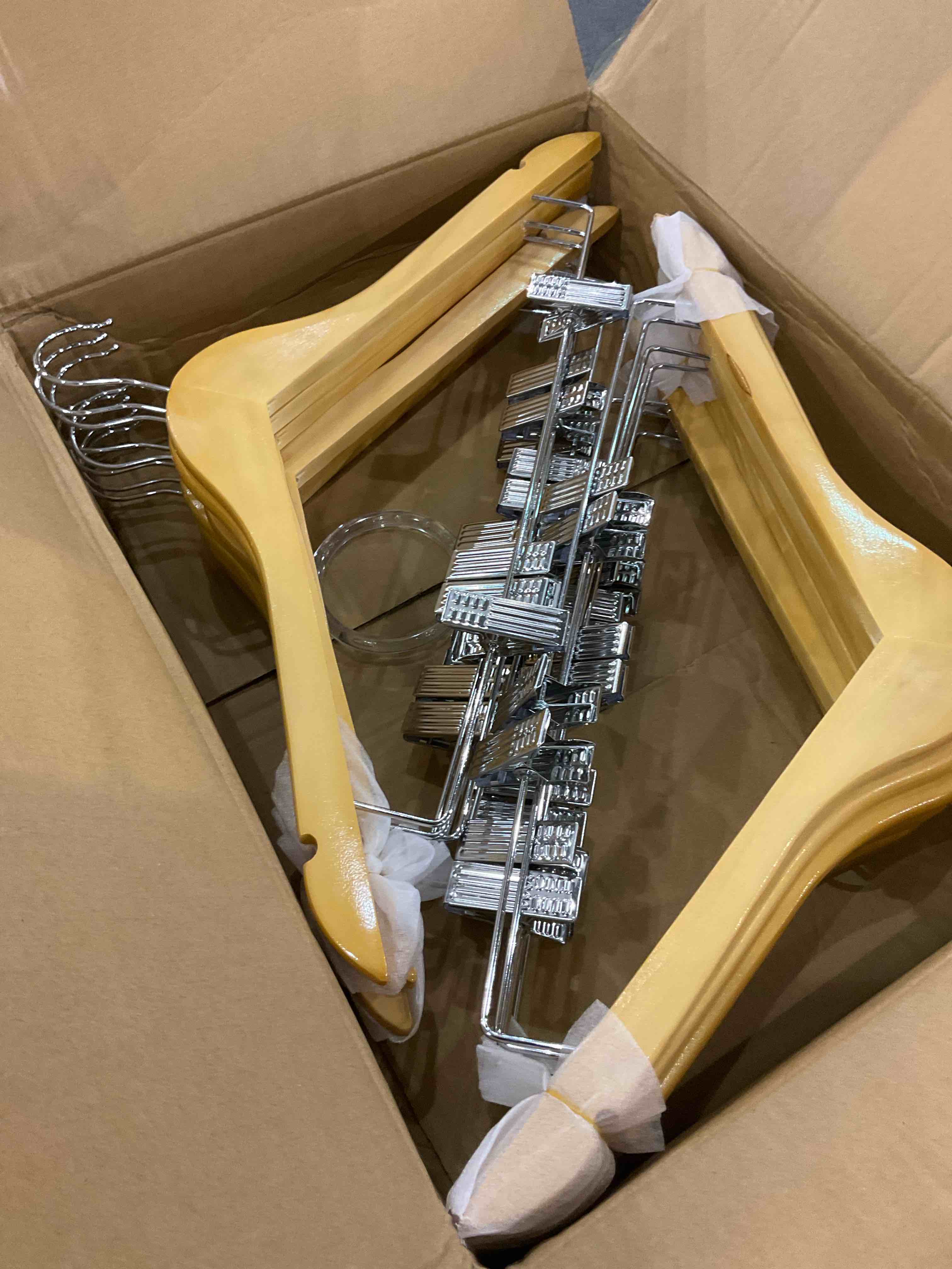 https://s3.amazonaws.com/lotting-images-prod/BargainHunt/EXS01040306_1708088085195.jpeg