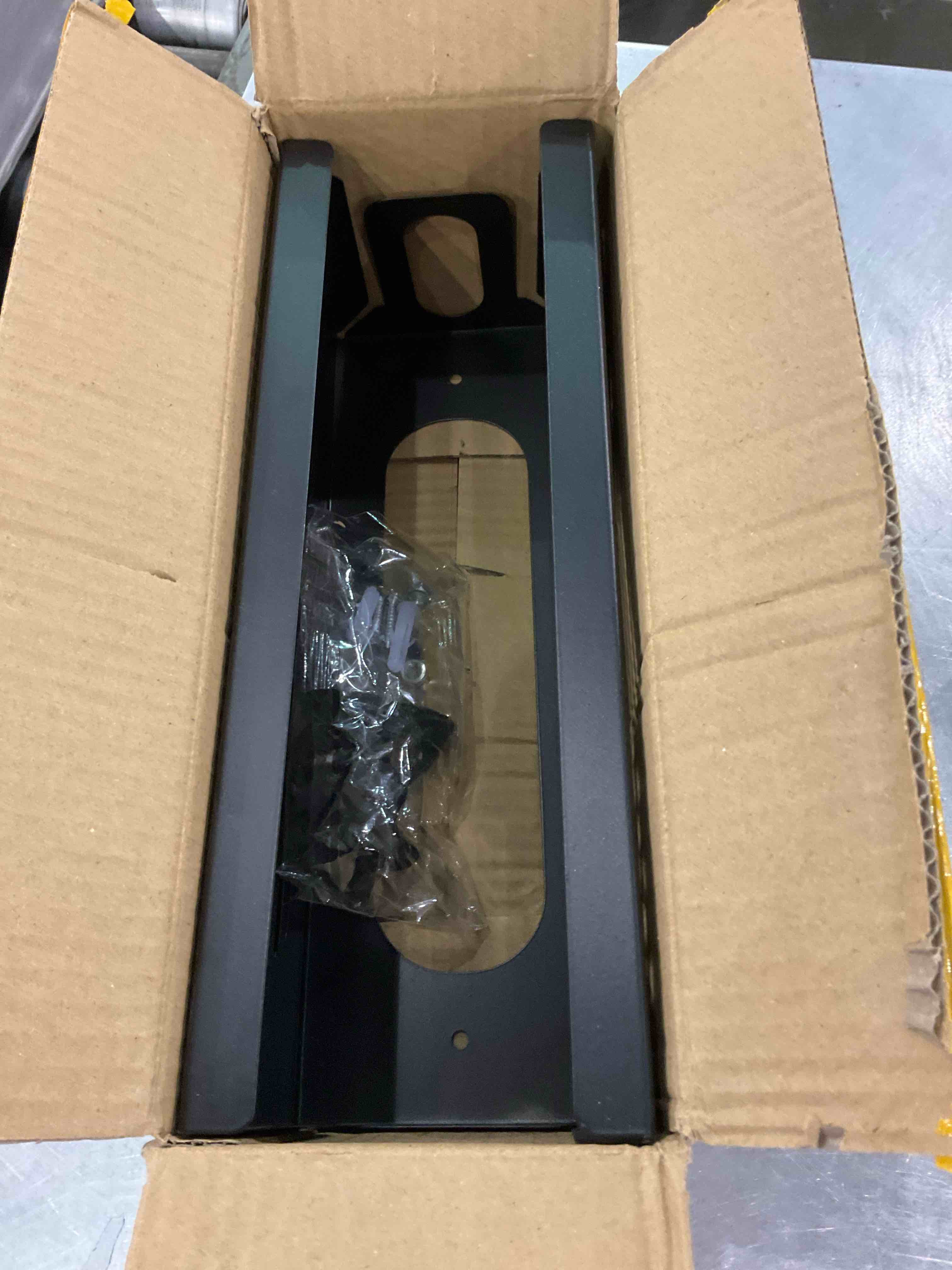 https://s3.amazonaws.com/lotting-images-prod/BargainHunt/EXS01040365_1708345069539.jpeg