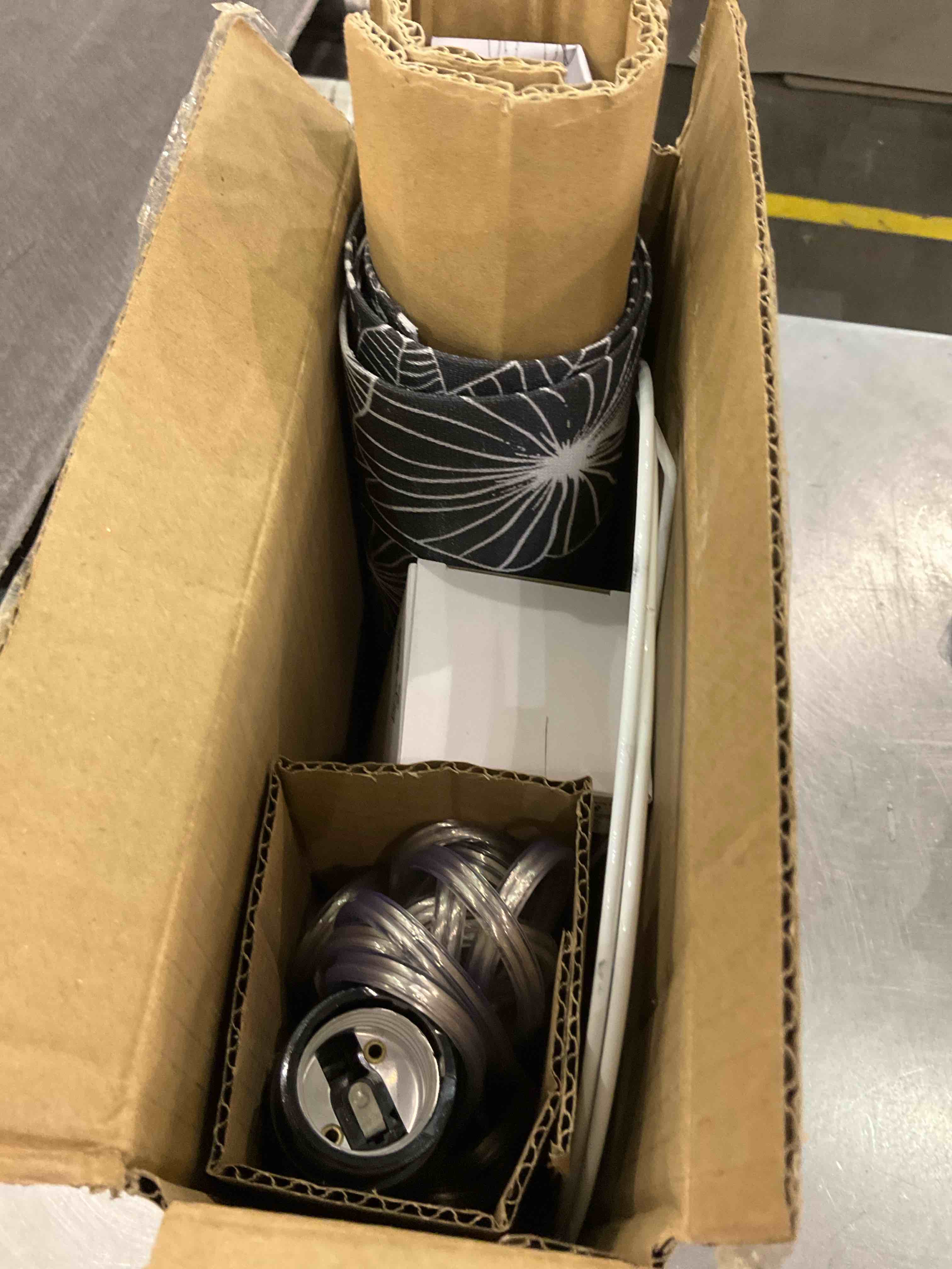 https://s3.amazonaws.com/lotting-images-prod/BargainHunt/EXS01040381_1708347538281.jpeg