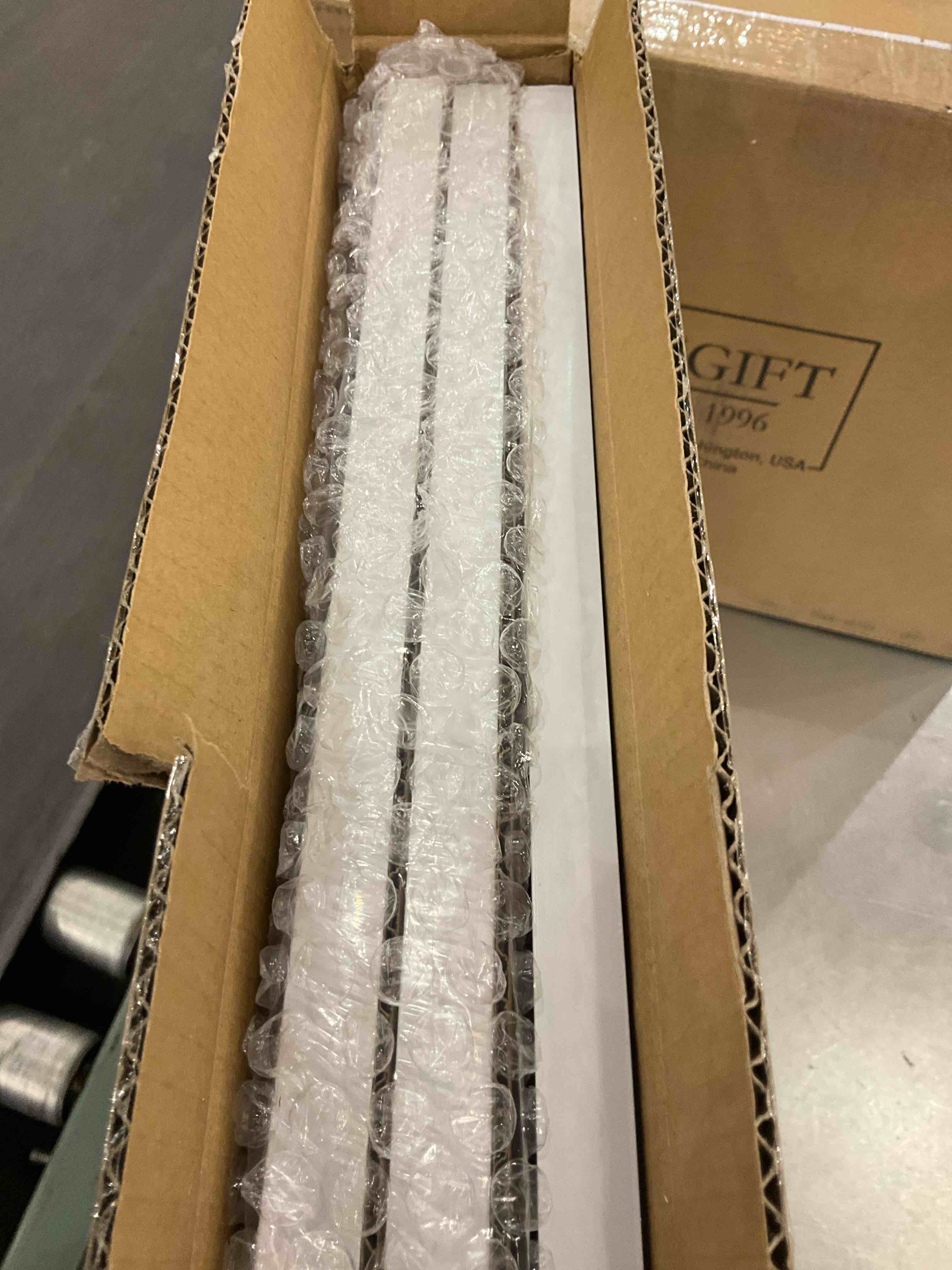 https://s3.amazonaws.com/lotting-images-prod/BargainHunt/EXS01040484_1708372854968.jpeg