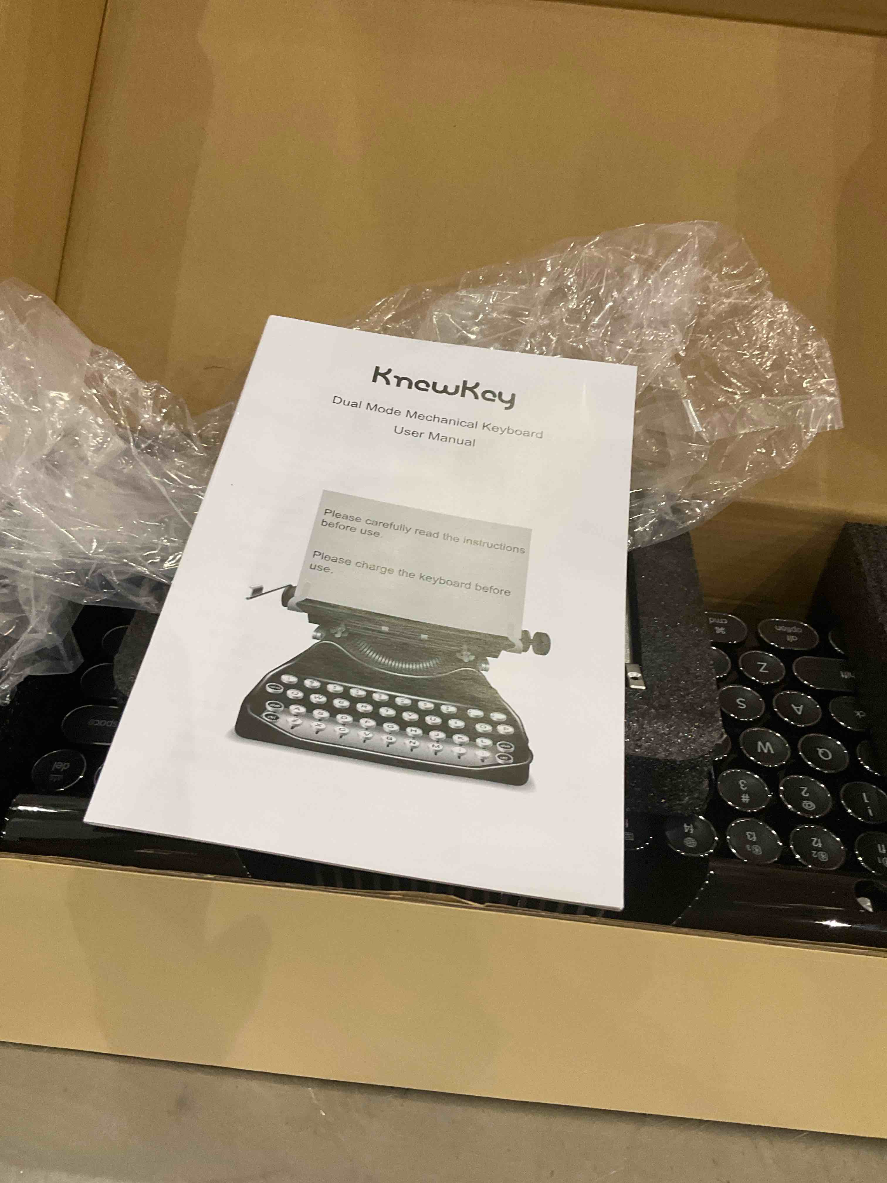 https://s3.amazonaws.com/lotting-images-prod/BargainHunt/EXS01040632_1707490265243.jpeg