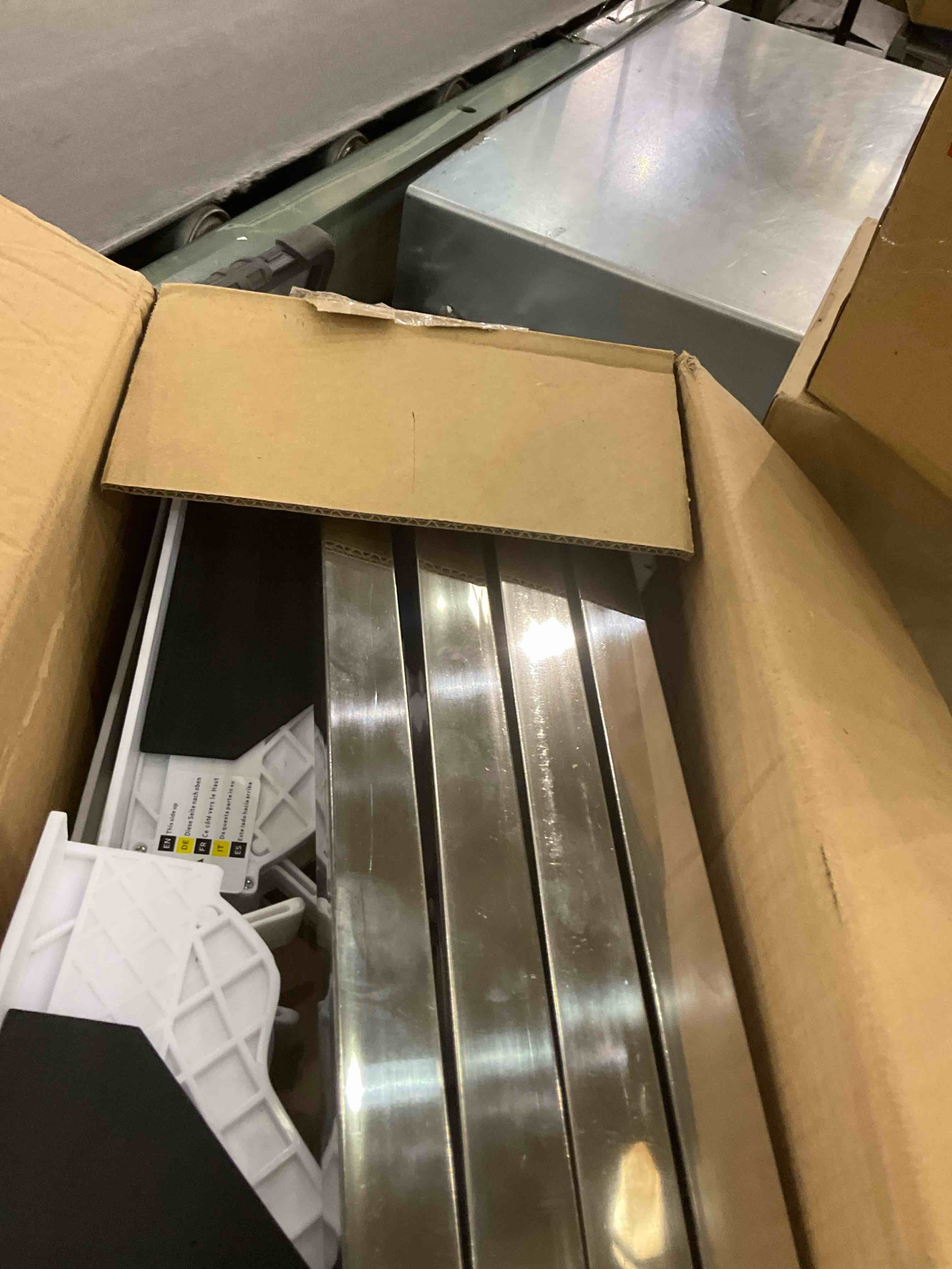 https://s3.amazonaws.com/lotting-images-prod/BargainHunt/EXS01040657_1707492947192.jpeg