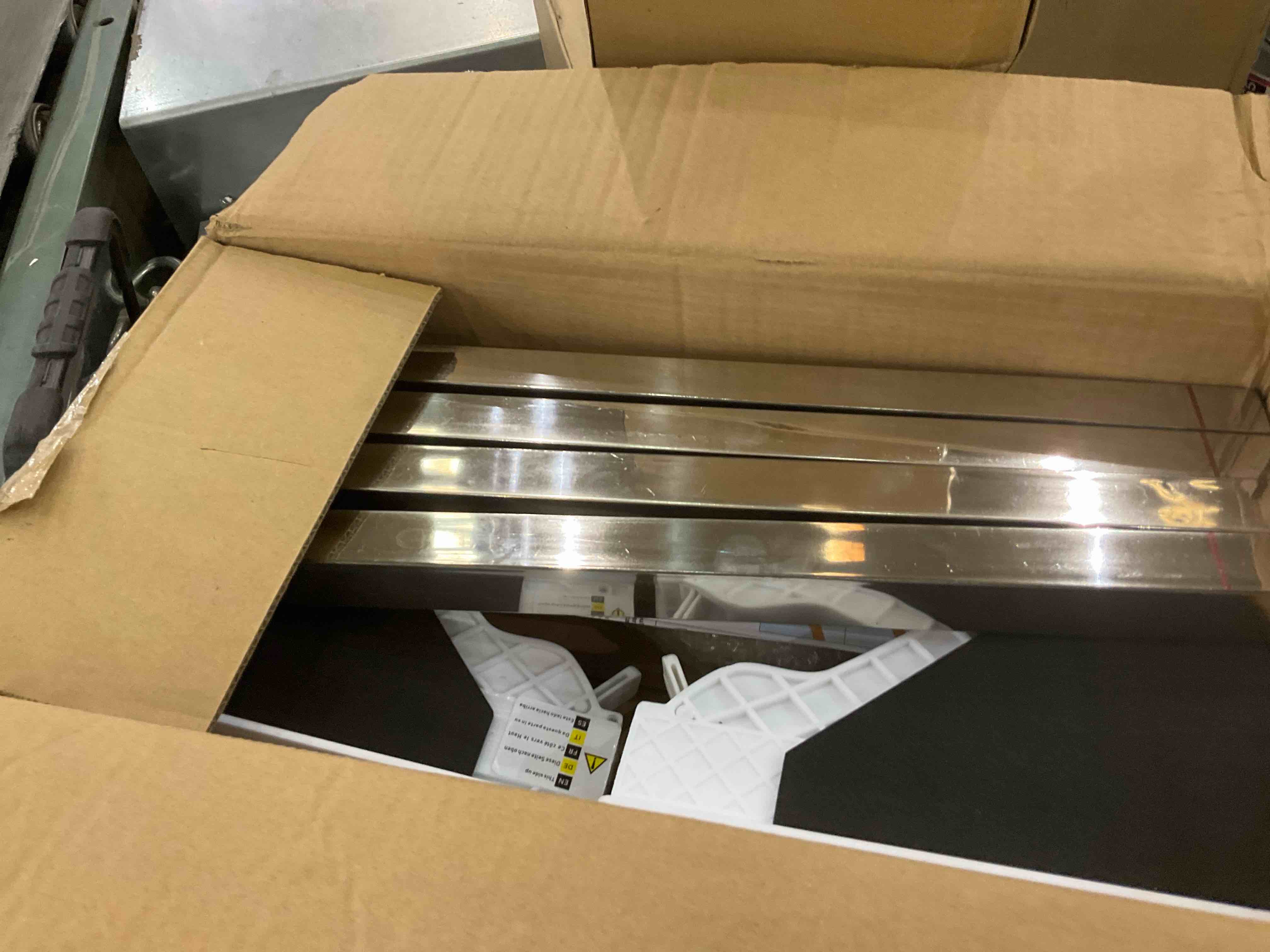 https://s3.amazonaws.com/lotting-images-prod/BargainHunt/EXS01040657_1707492950918.jpeg
