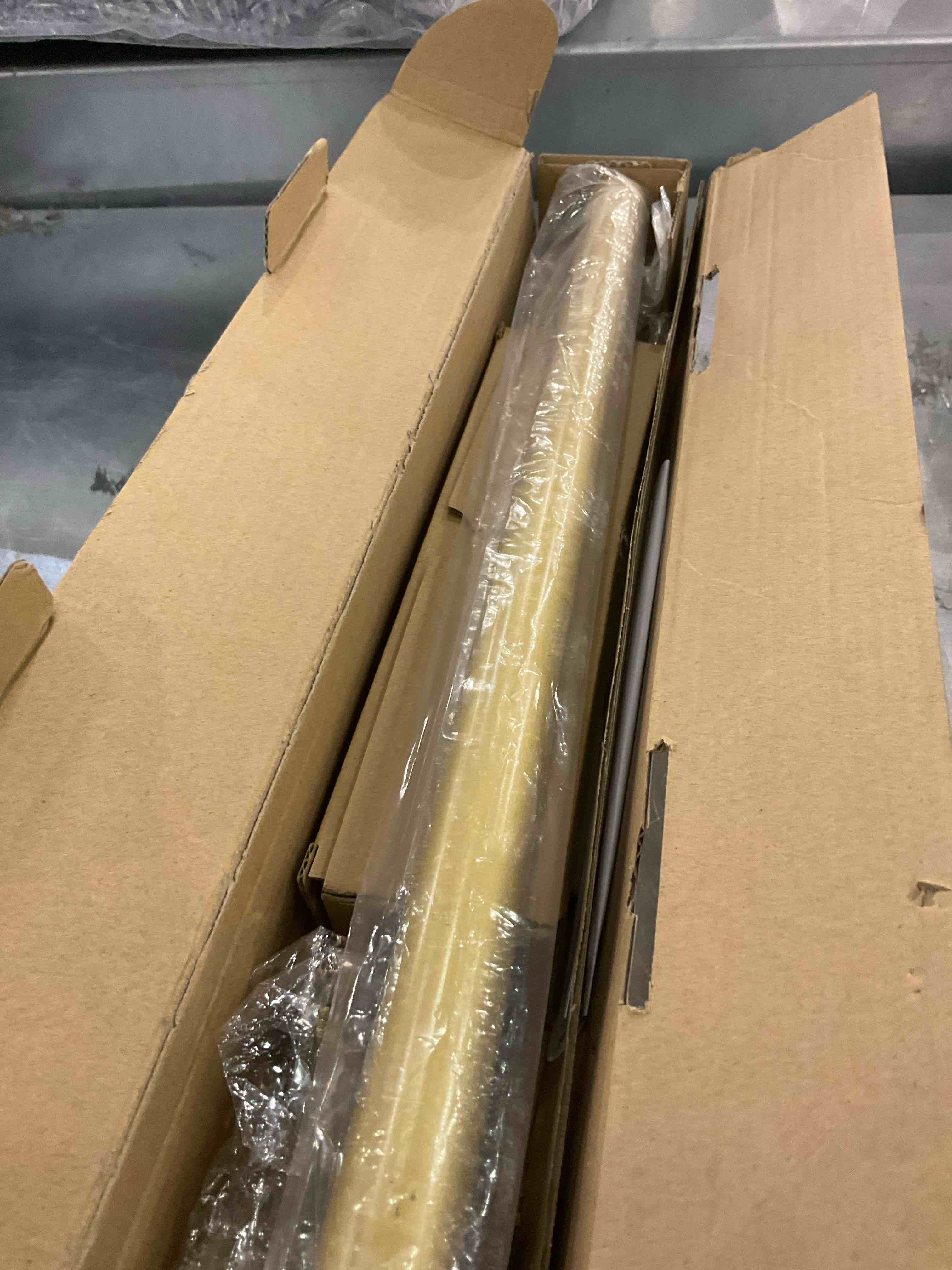 https://s3.amazonaws.com/lotting-images-prod/BargainHunt/EXS01040697_1707500527593.jpeg
