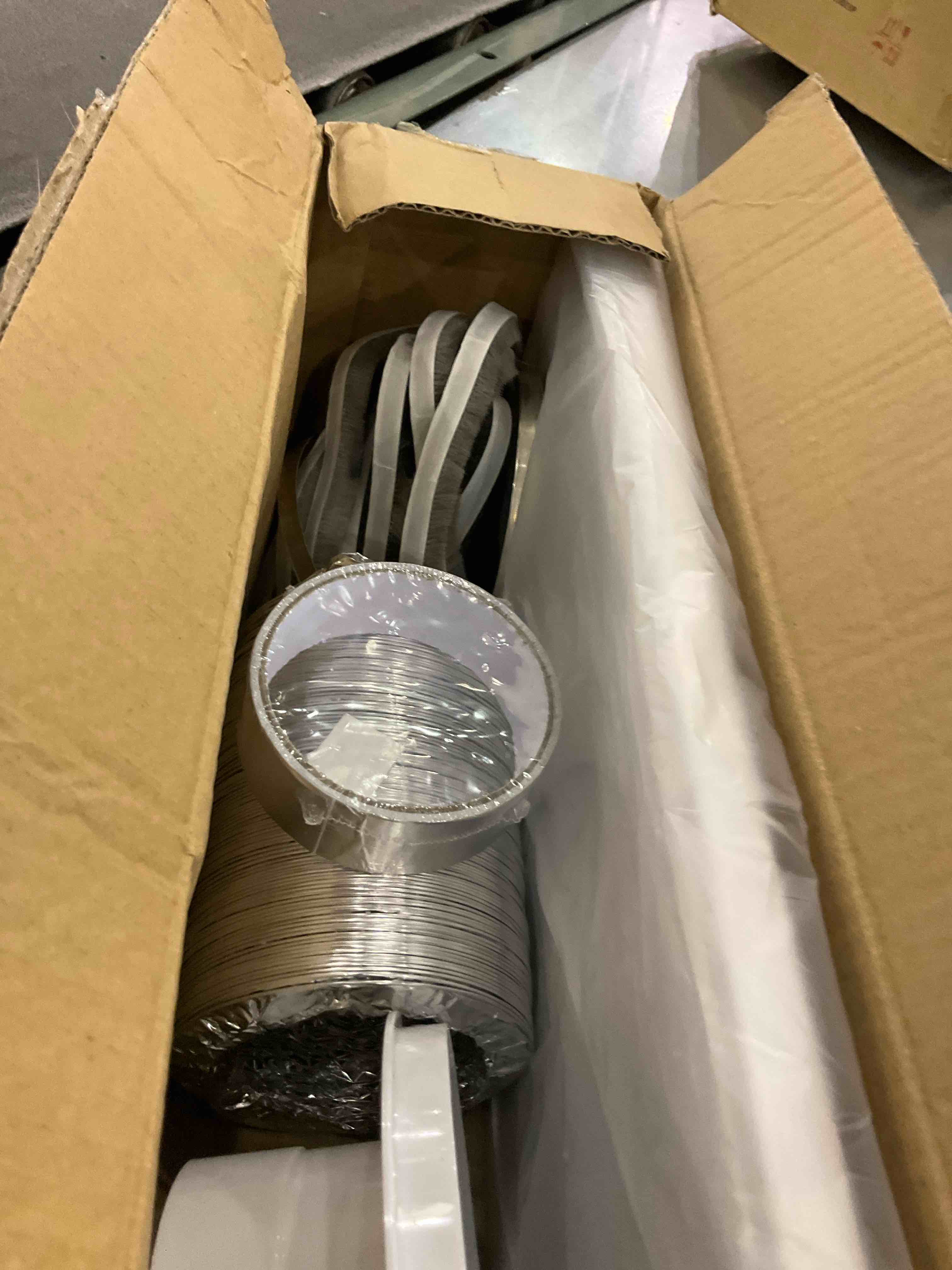 https://s3.amazonaws.com/lotting-images-prod/BargainHunt/EXS01040877_1707752717561.jpeg