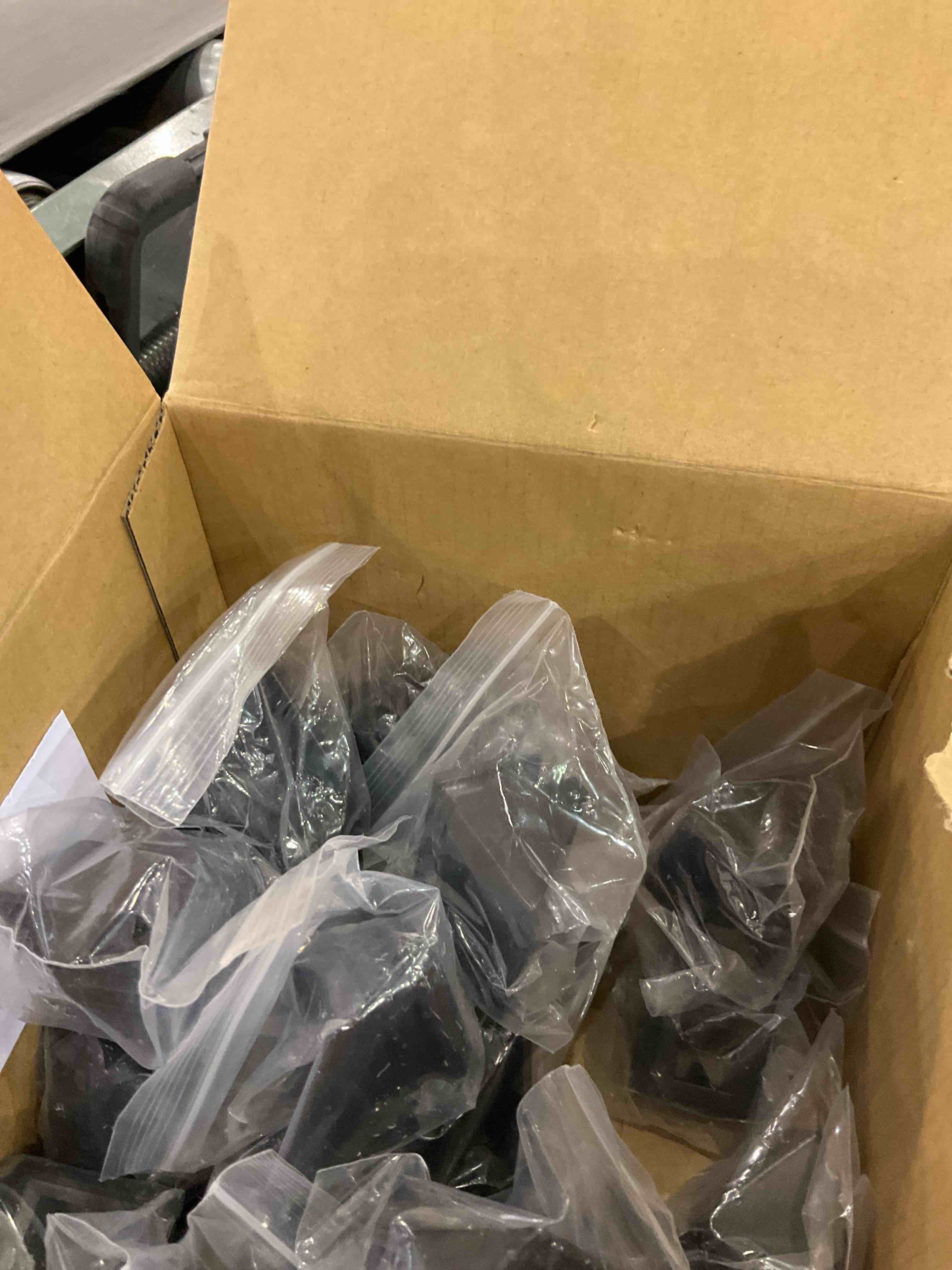 https://s3.amazonaws.com/lotting-images-prod/BargainHunt/EXS01040908_1707756089154.jpeg