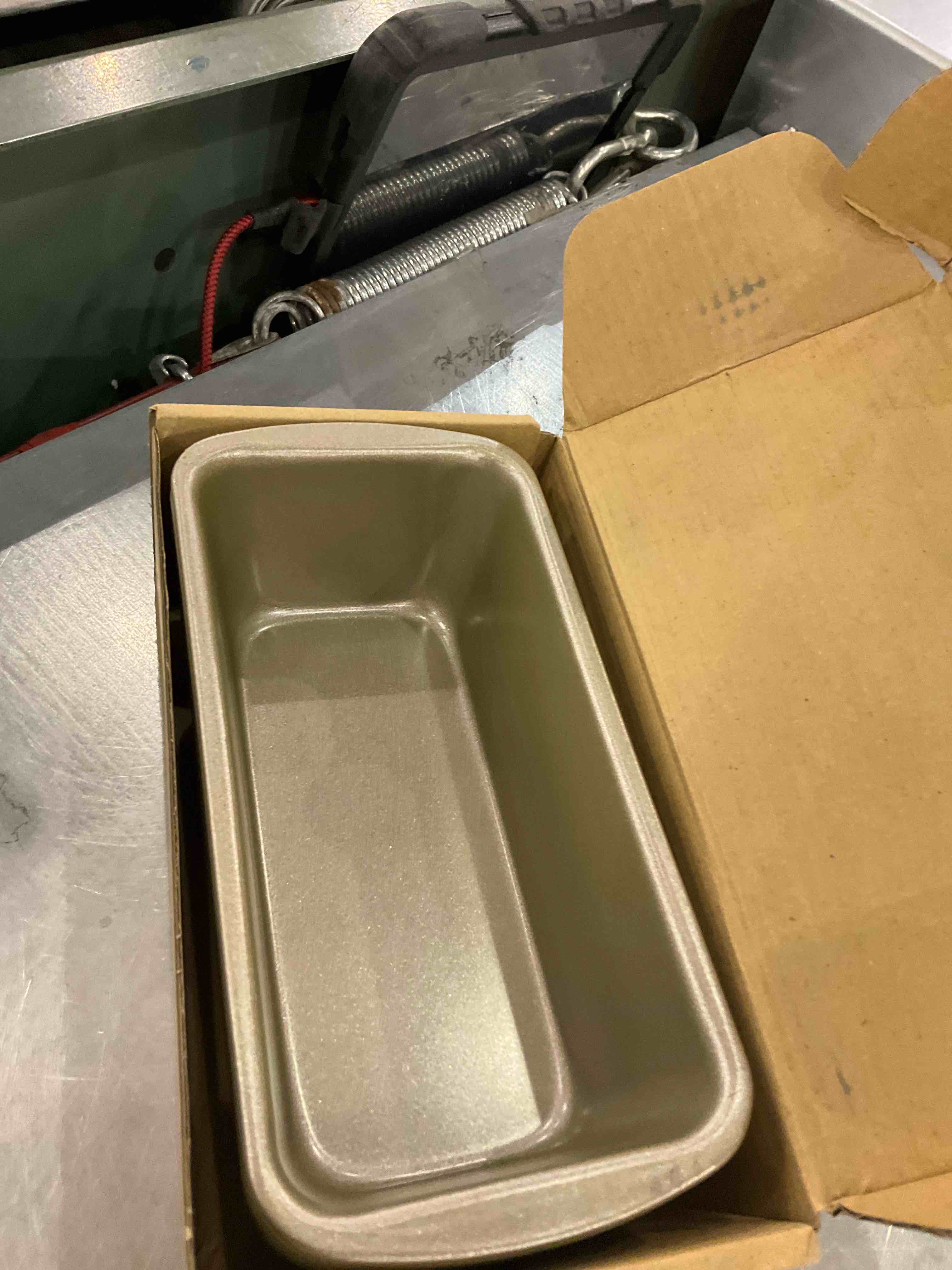 https://s3.amazonaws.com/lotting-images-prod/BargainHunt/EXS01040915_1707760434479.jpeg
