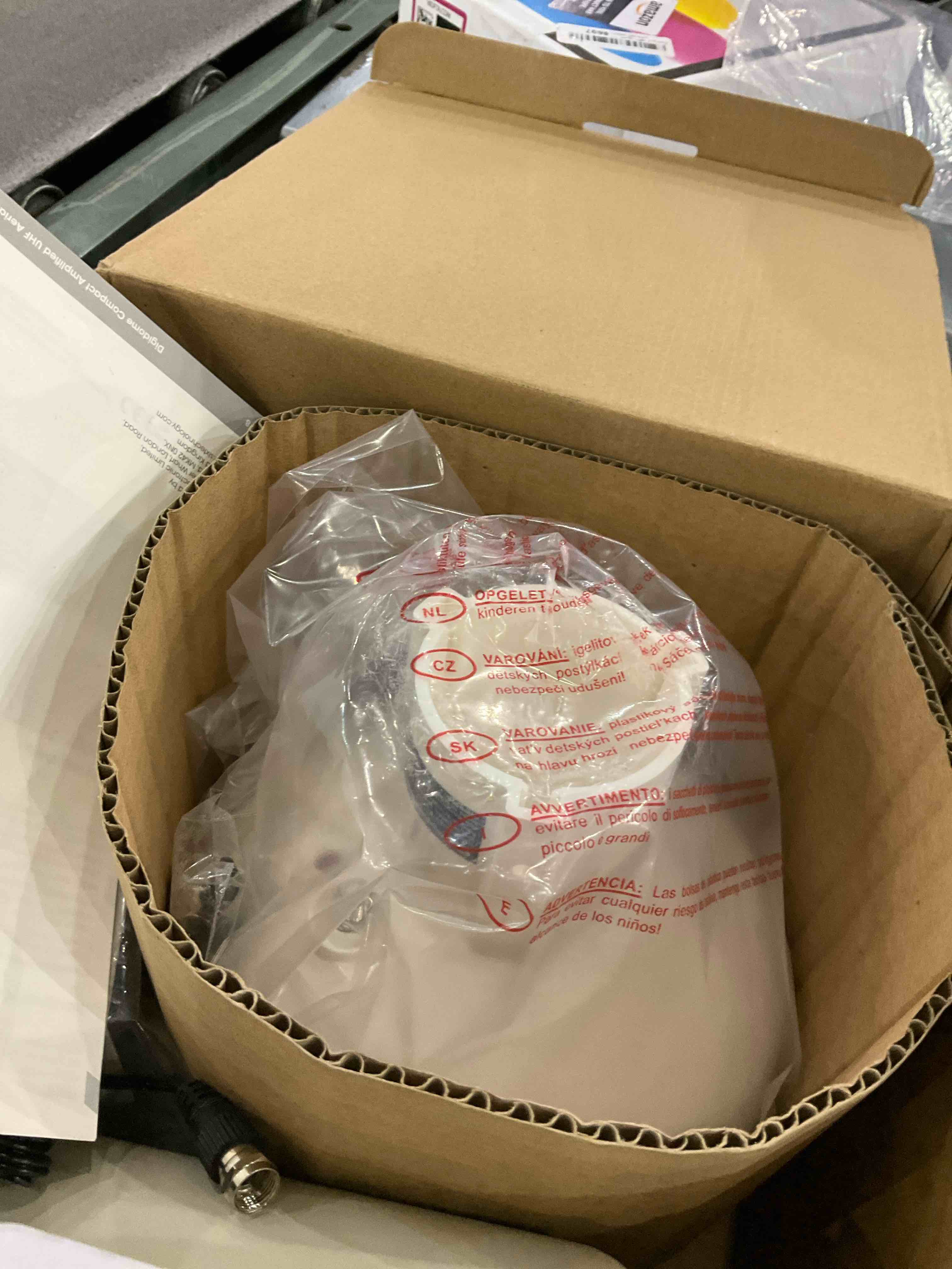 https://s3.amazonaws.com/lotting-images-prod/BargainHunt/EXS01040979_1707827044762.jpeg