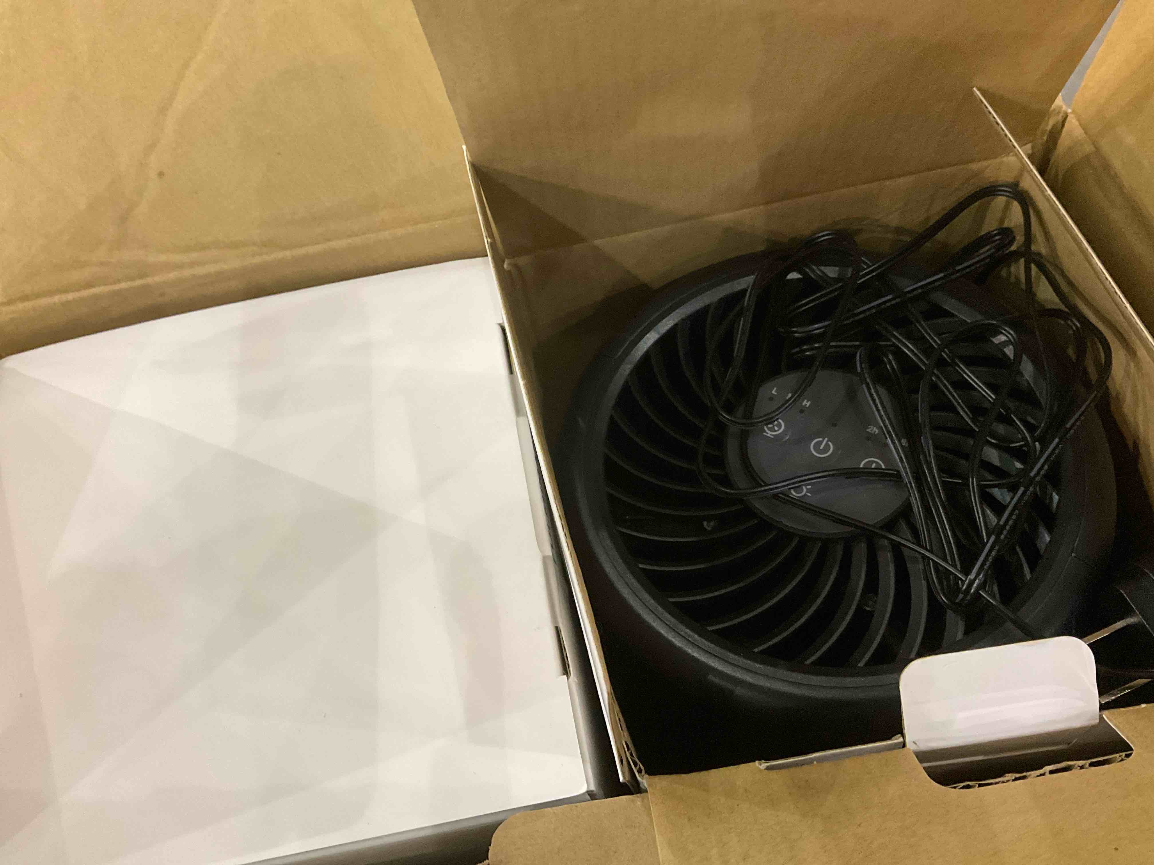 https://s3.amazonaws.com/lotting-images-prod/BargainHunt/EXS01041025_1710766183864.jpeg