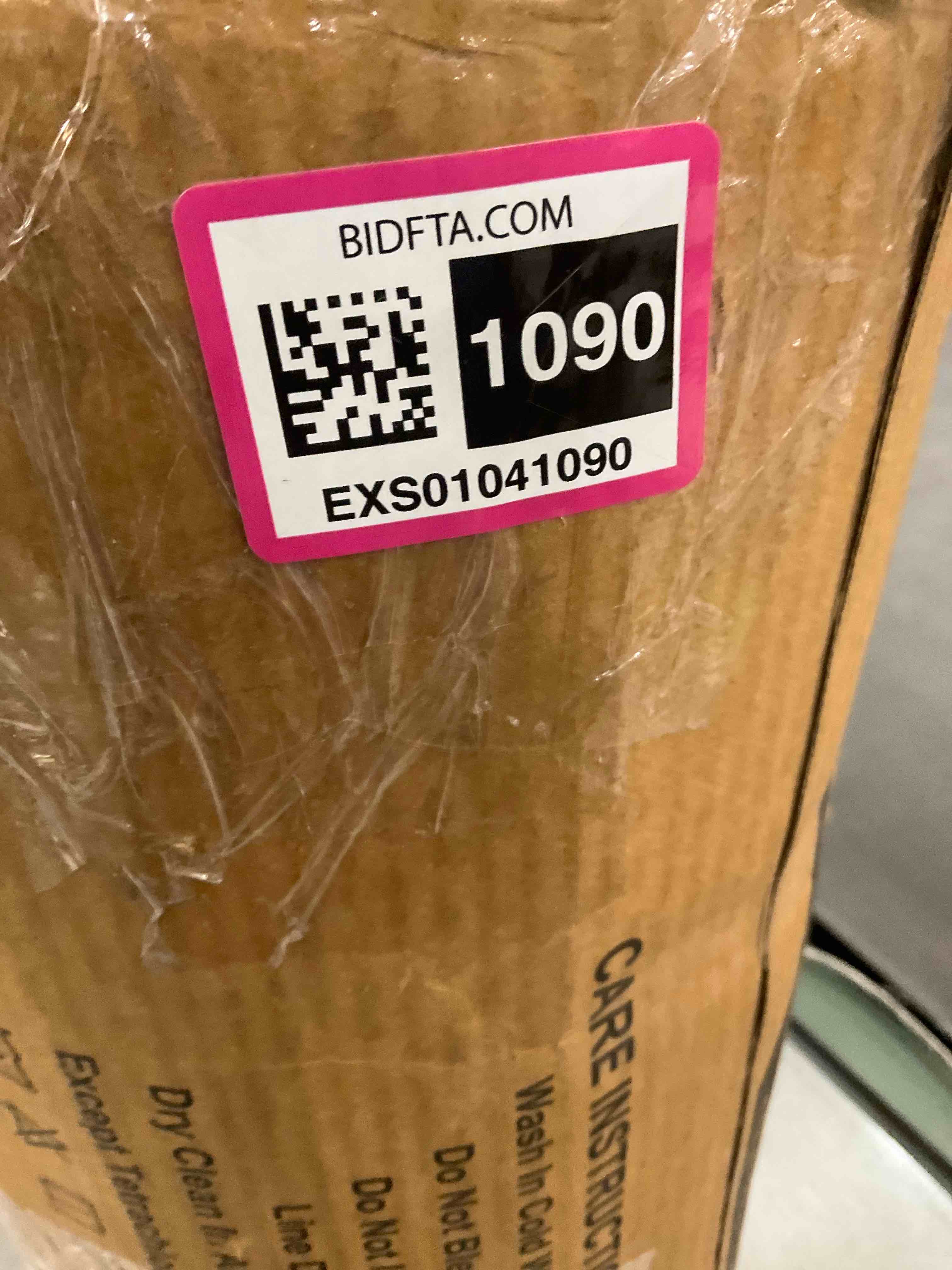 https://s3.amazonaws.com/lotting-images-prod/BargainHunt/EXS01041090_1710776663818.jpeg