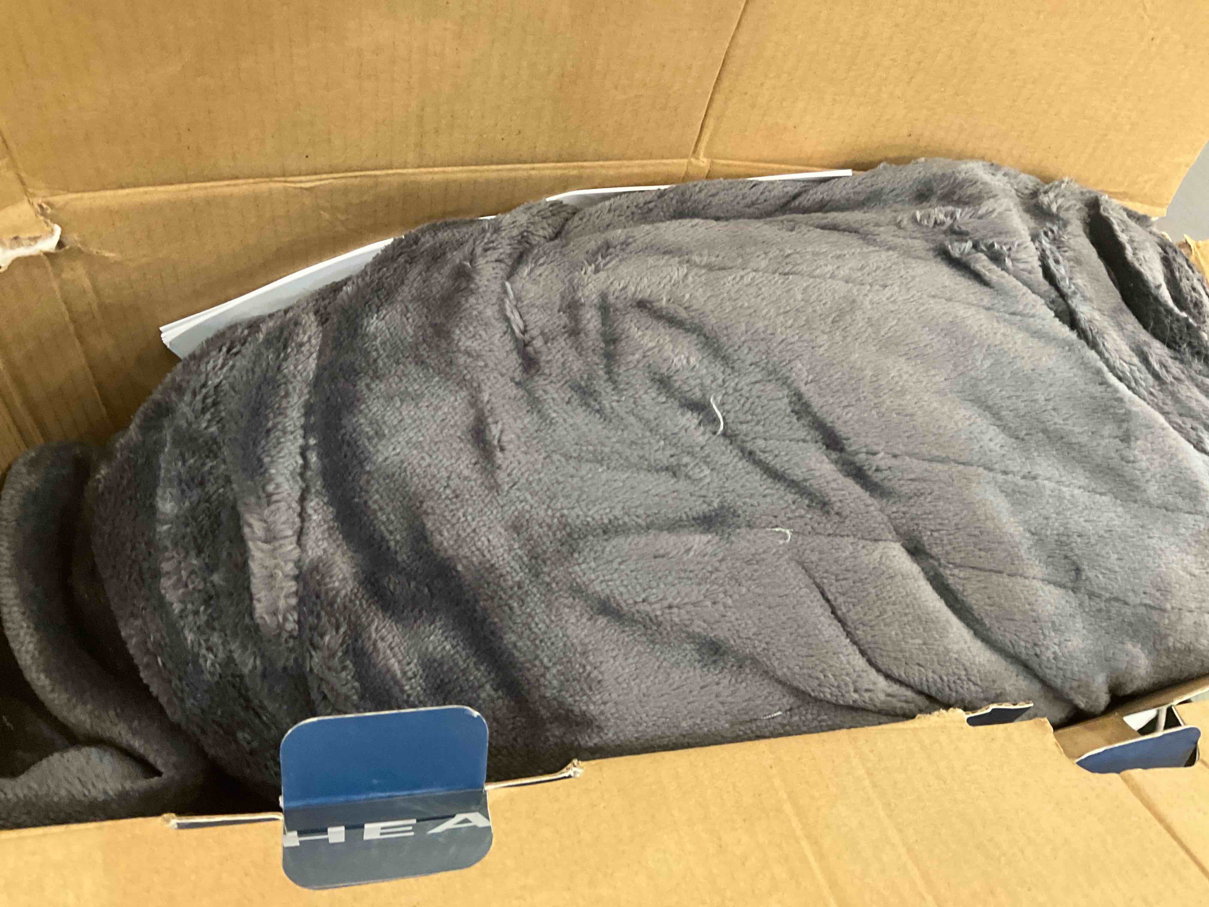 https://s3.amazonaws.com/lotting-images-prod/BargainHunt/EXS01041276_1710869008620.jpeg