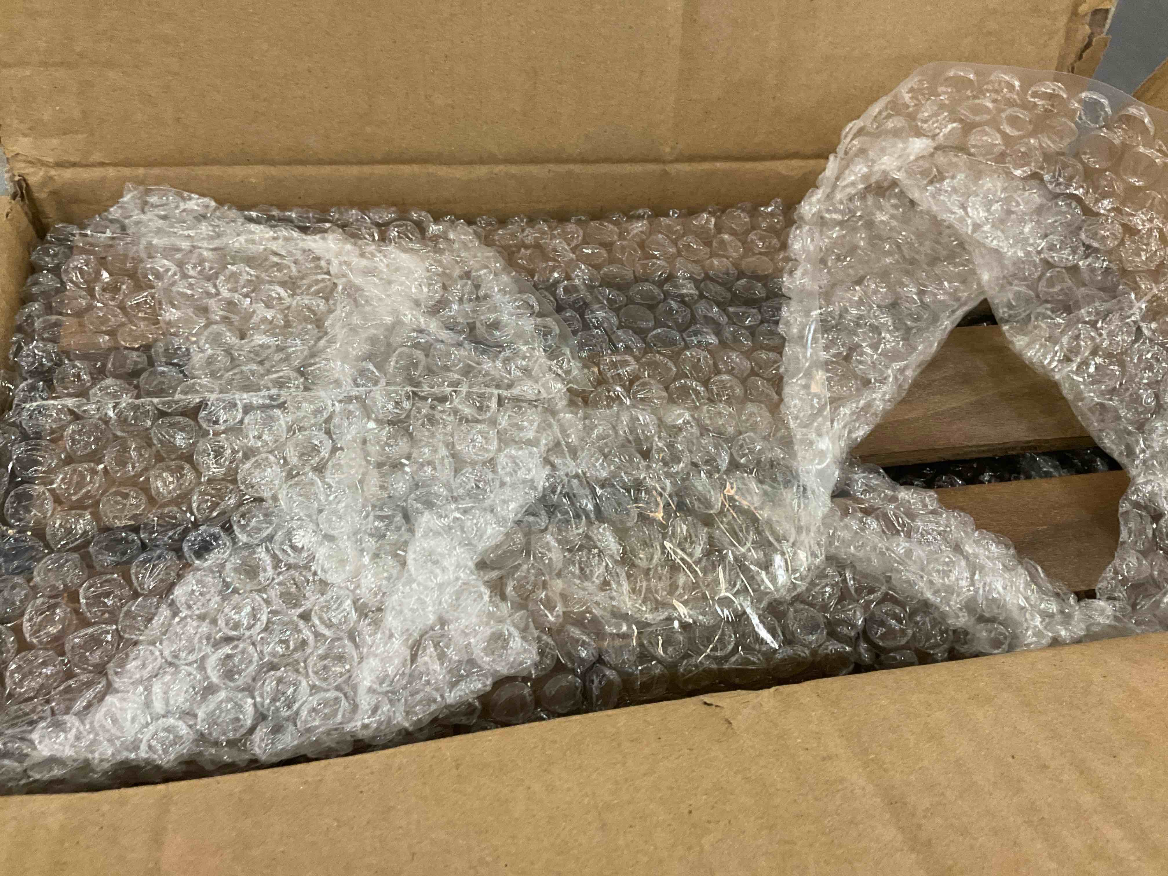 https://s3.amazonaws.com/lotting-images-prod/BargainHunt/EXS01041278_1710869343623.jpeg