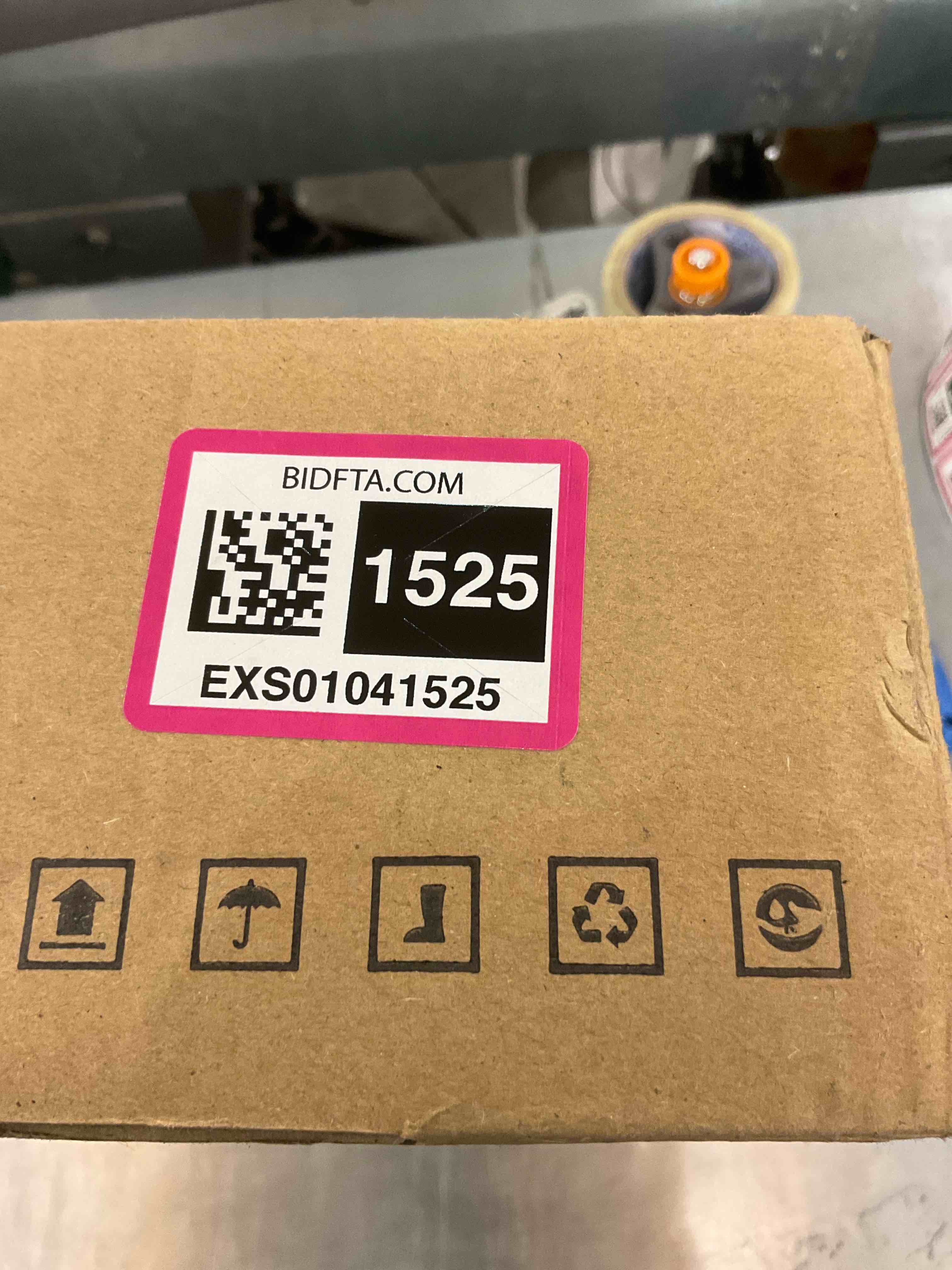 https://s3.amazonaws.com/lotting-images-prod/BargainHunt/EXS01041525_1707925725102.jpeg