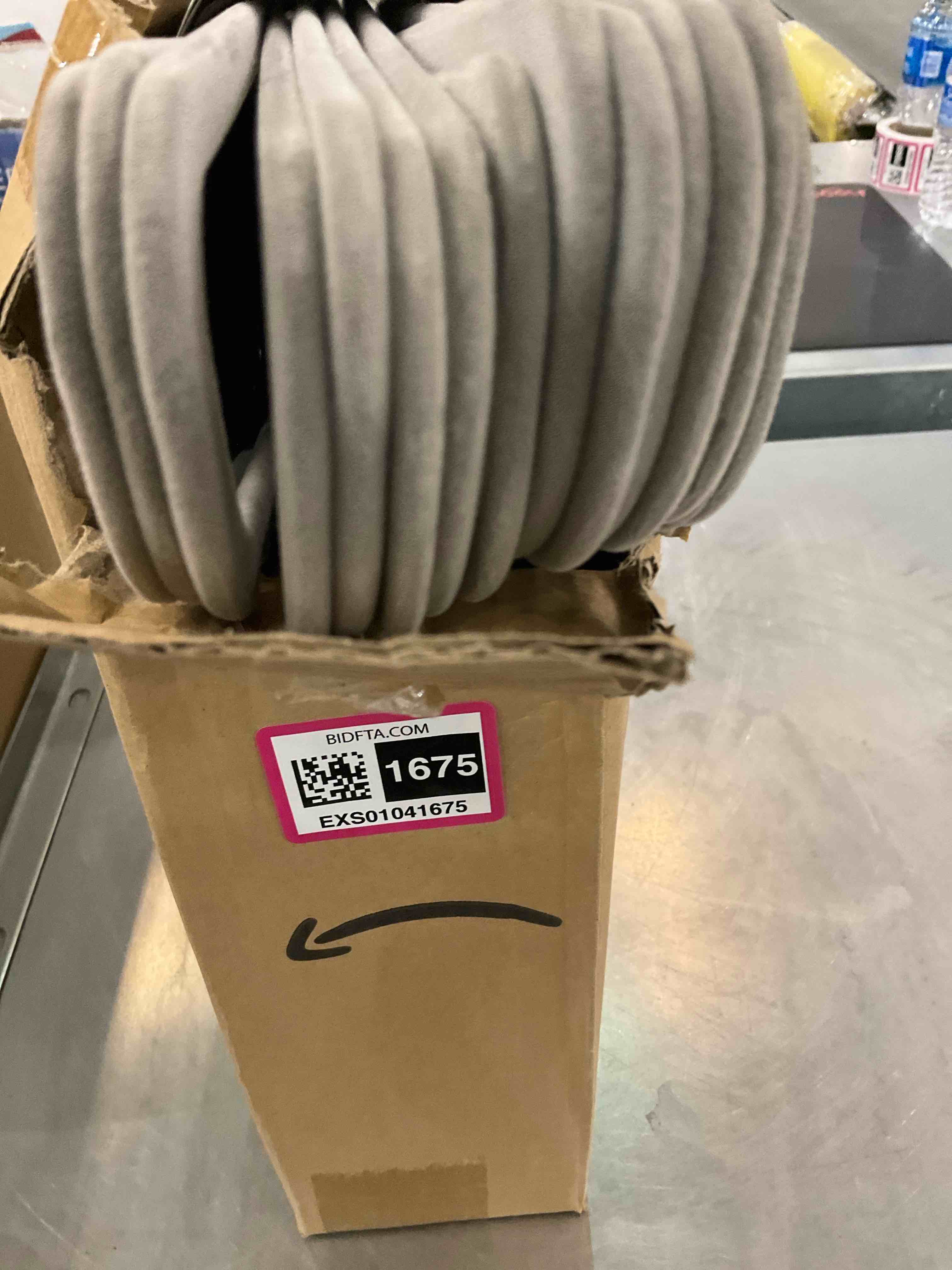 https://s3.amazonaws.com/lotting-images-prod/BargainHunt/EXS01041675_1708020644606.jpeg