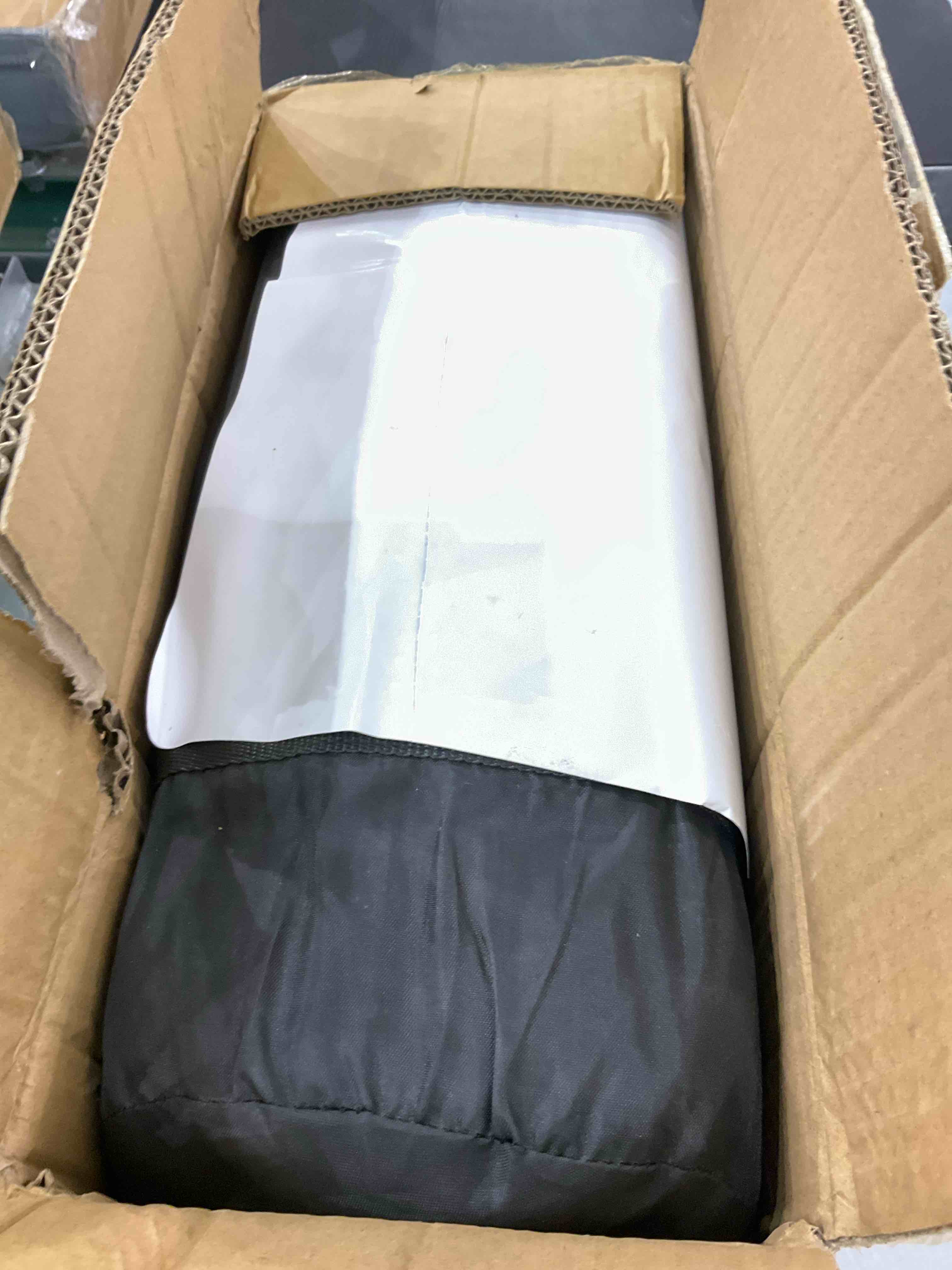 https://s3.amazonaws.com/lotting-images-prod/BargainHunt/EXS01041877_1708431552162.jpeg