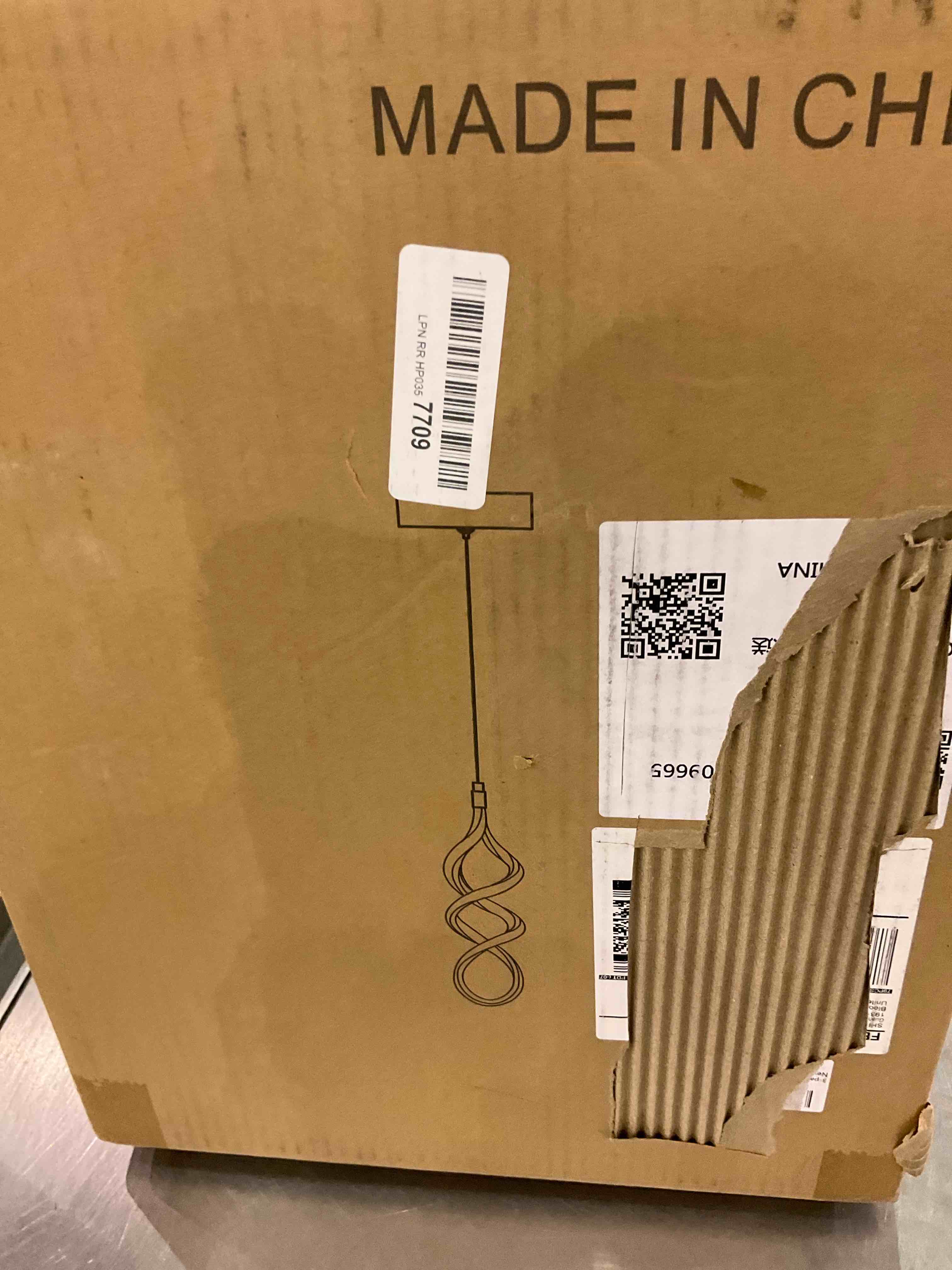 https://s3.amazonaws.com/lotting-images-prod/BargainHunt/EXS01041883_1708435943541.jpeg
