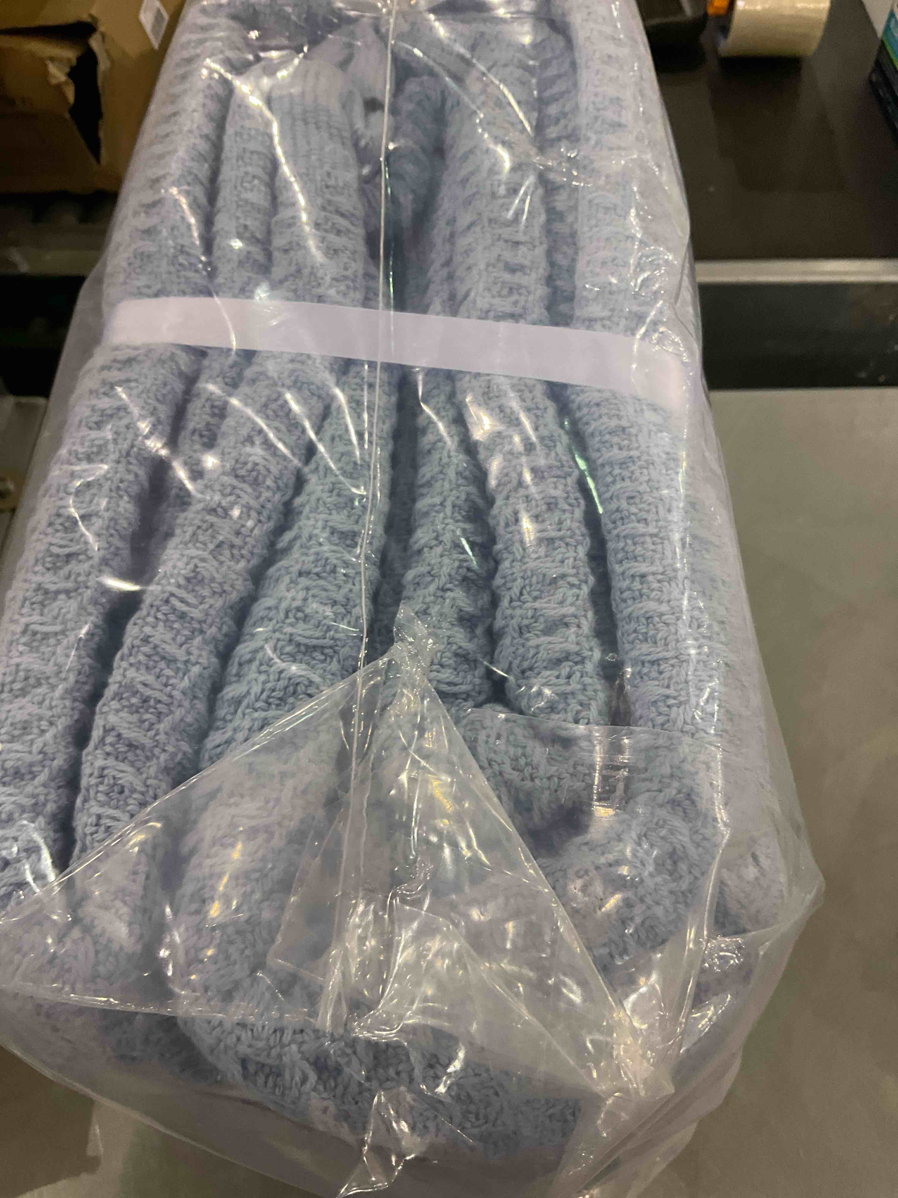 https://s3.amazonaws.com/lotting-images-prod/BargainHunt/EXS01041979_1708606913979.jpeg
