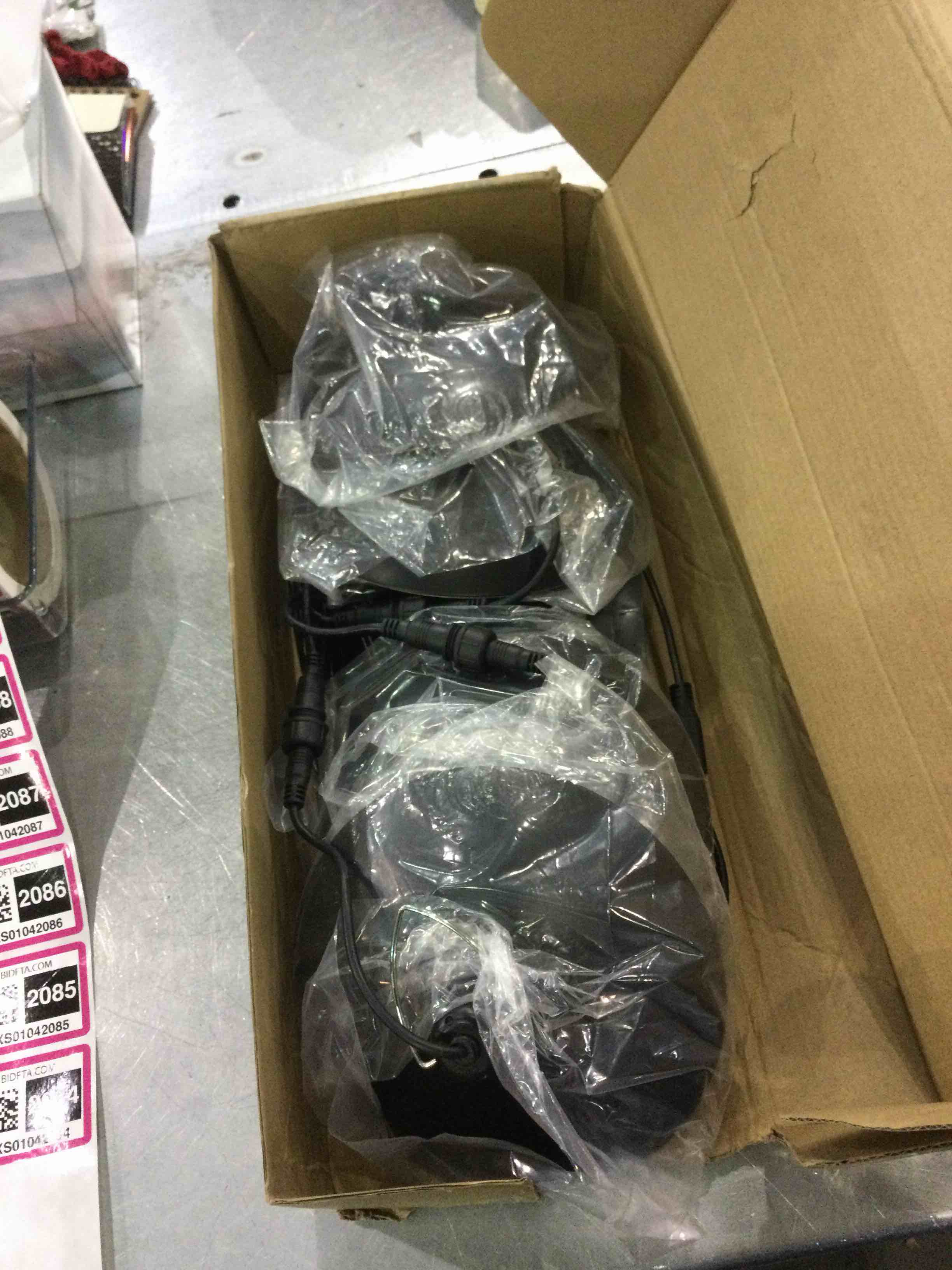 https://s3.amazonaws.com/lotting-images-prod/BargainHunt/EXS01042084_1707768573958.jpeg
