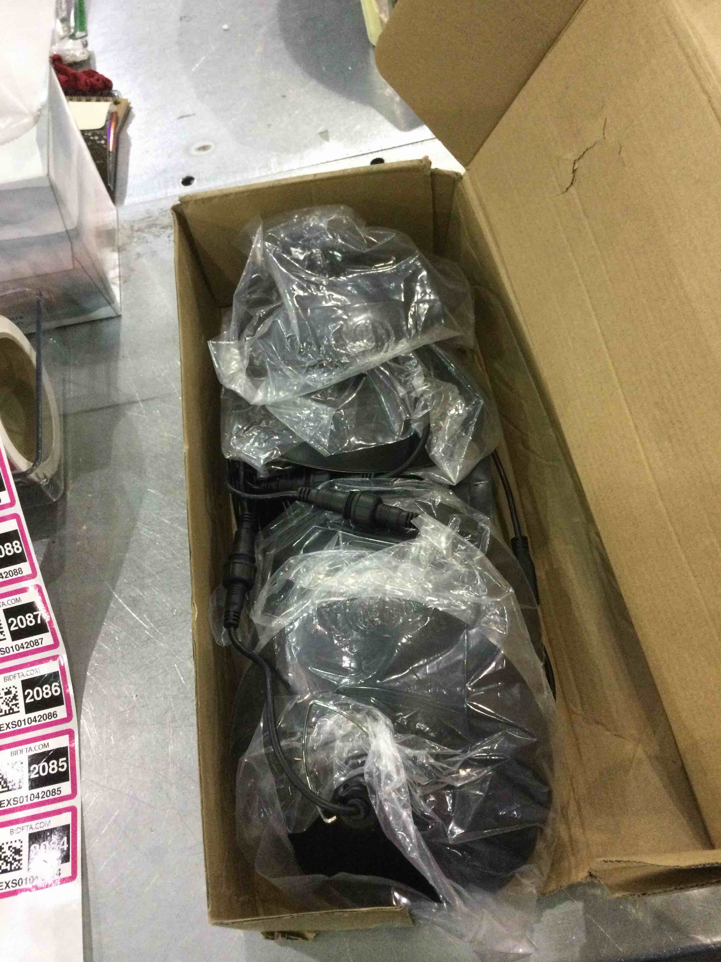 https://s3.amazonaws.com/lotting-images-prod/BargainHunt/EXS01042084_1707768575543.jpeg