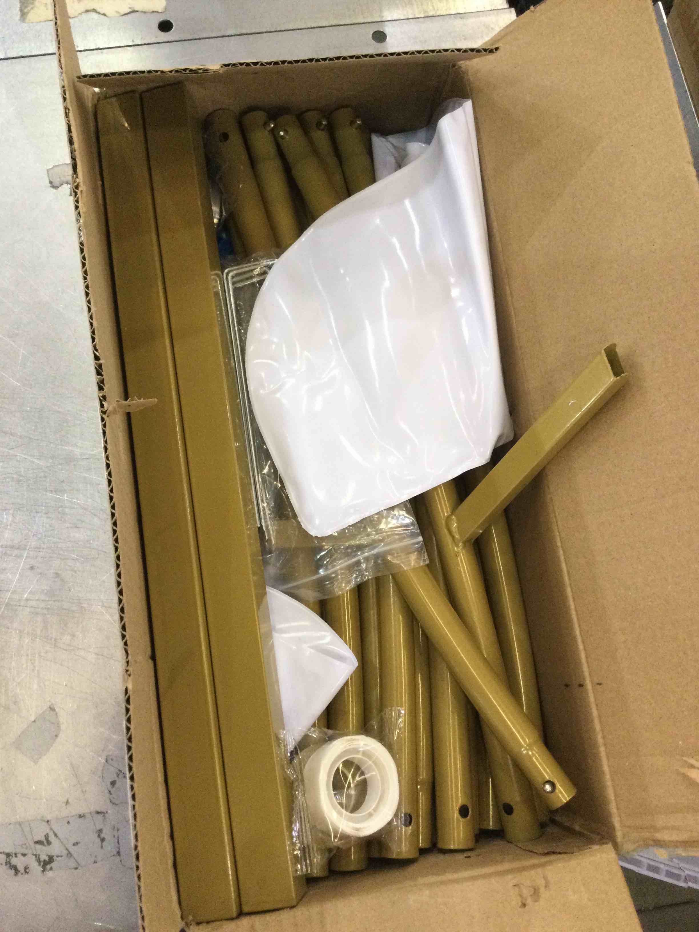 https://s3.amazonaws.com/lotting-images-prod/BargainHunt/EXS01042259_1707849943123.jpeg