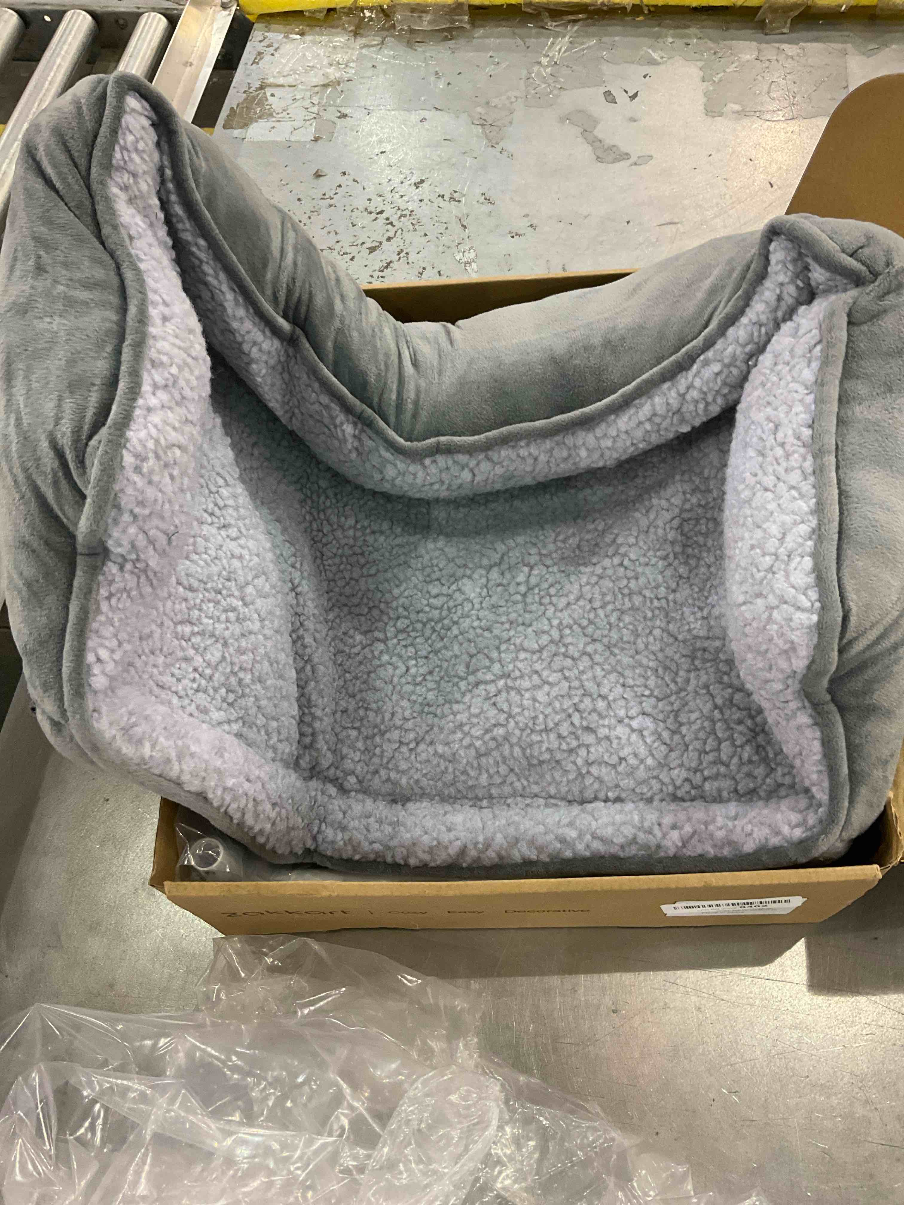 https://s3.amazonaws.com/lotting-images-prod/BargainHunt/EXS01042558_1707497228168.jpeg