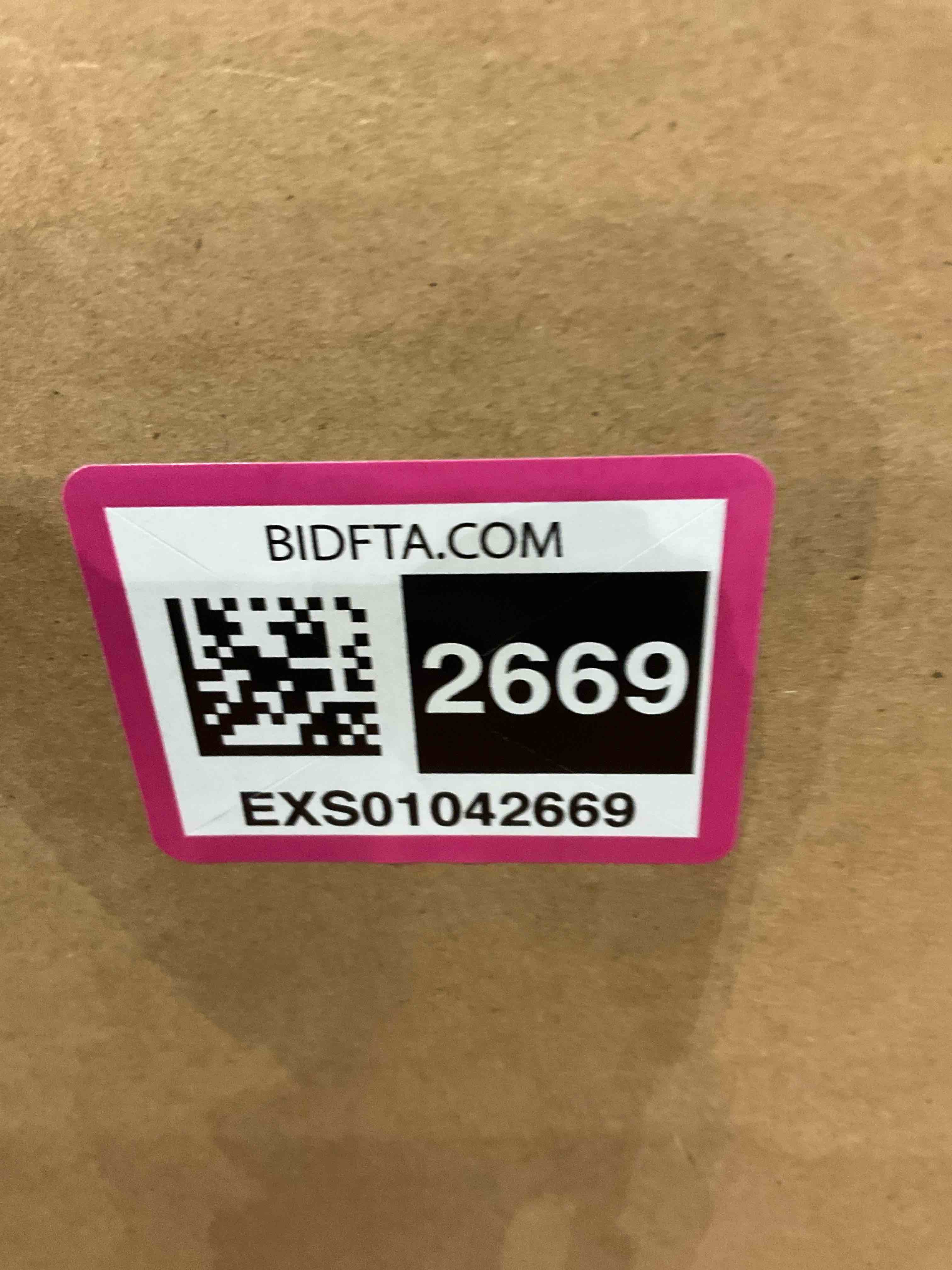 https://s3.amazonaws.com/lotting-images-prod/BargainHunt/EXS01042669_1707752697622.jpeg