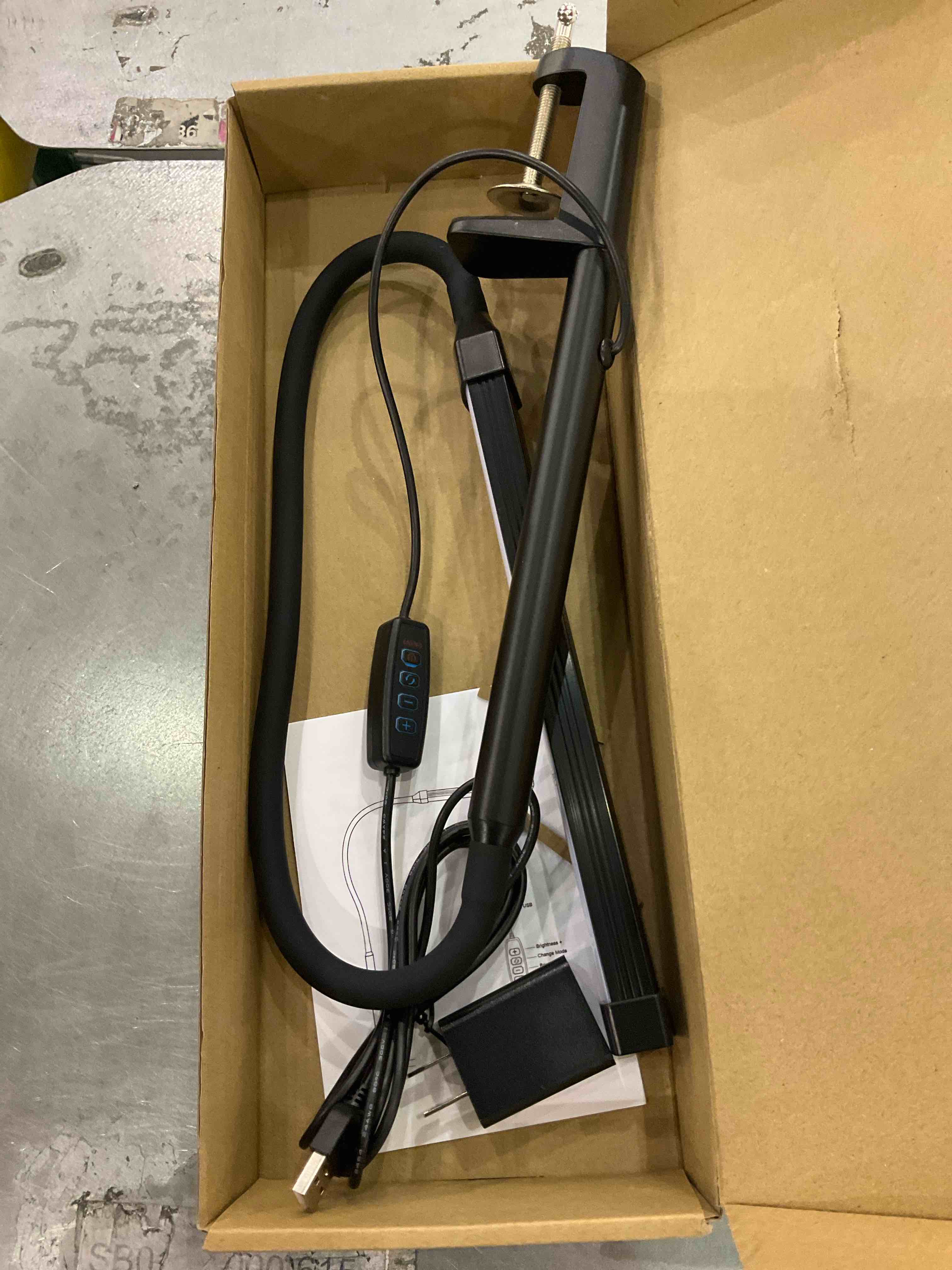 https://s3.amazonaws.com/lotting-images-prod/BargainHunt/EXS01042747_1707829254139.jpeg