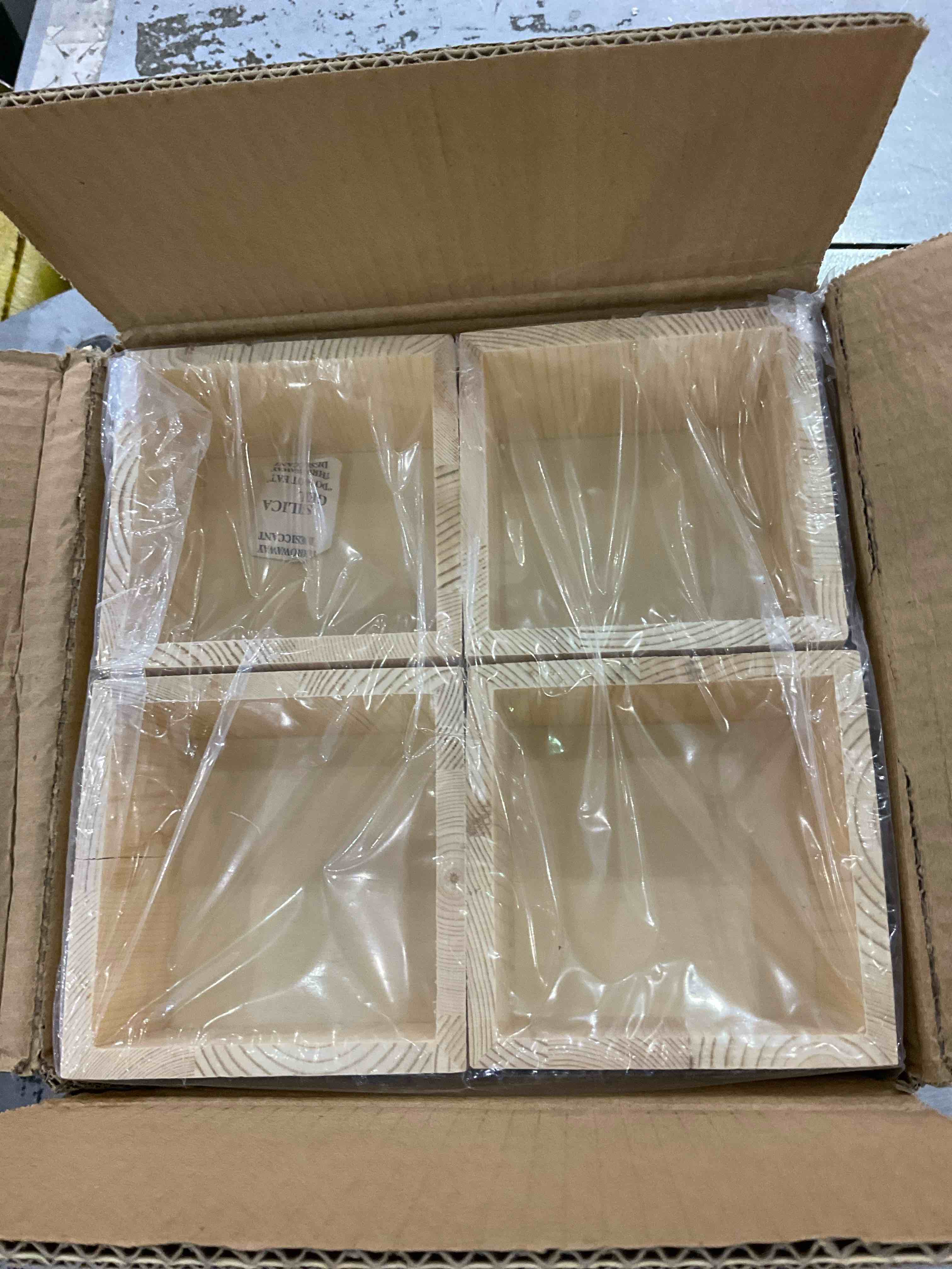 https://s3.amazonaws.com/lotting-images-prod/BargainHunt/EXS01042752_1707829879392.jpeg