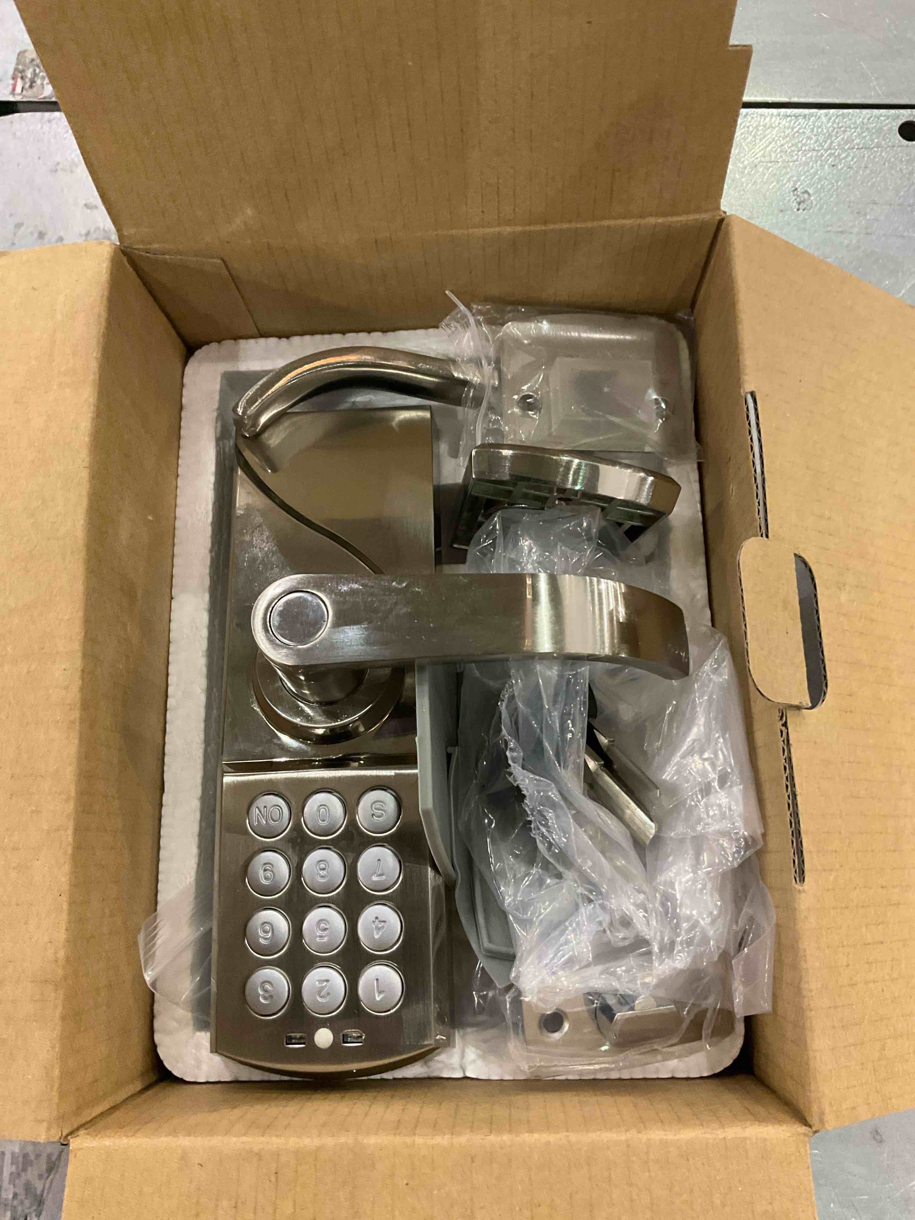 https://s3.amazonaws.com/lotting-images-prod/BargainHunt/EXS01042760_1707830894401.jpeg
