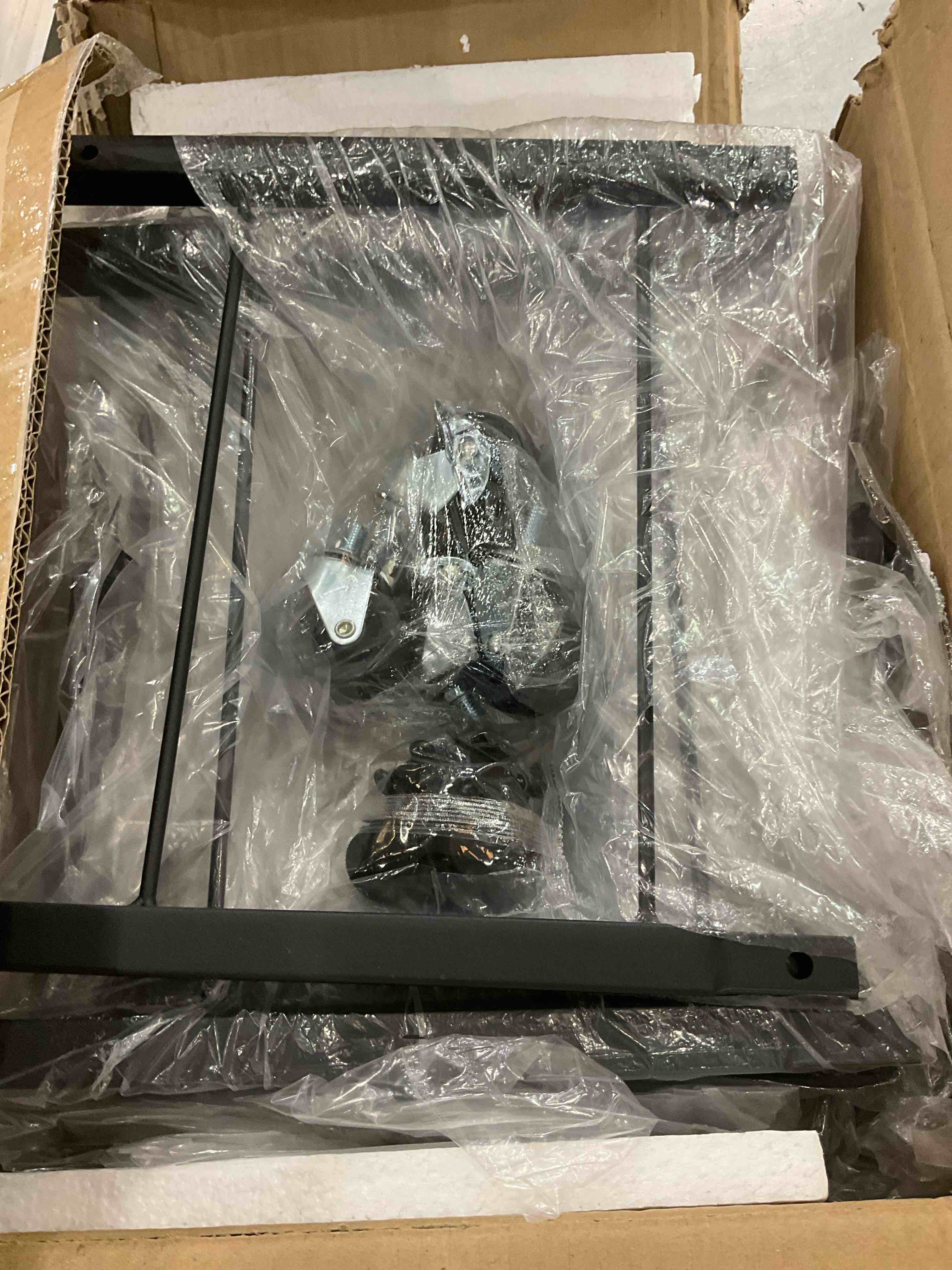 https://s3.amazonaws.com/lotting-images-prod/BargainHunt/EXS01042897_1707922320915.jpeg
