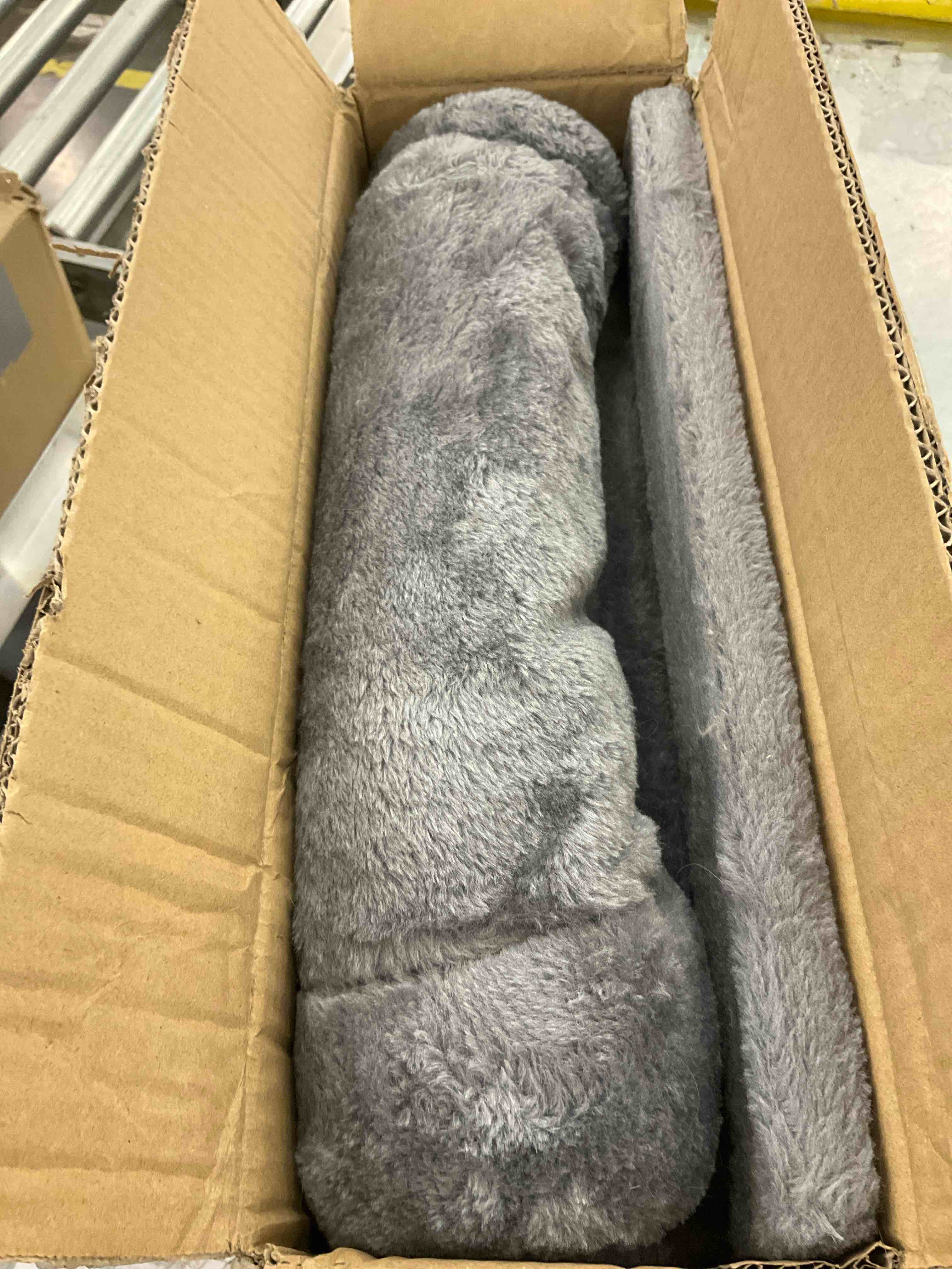 https://s3.amazonaws.com/lotting-images-prod/BargainHunt/EXS01042904_1707924298290.jpeg
