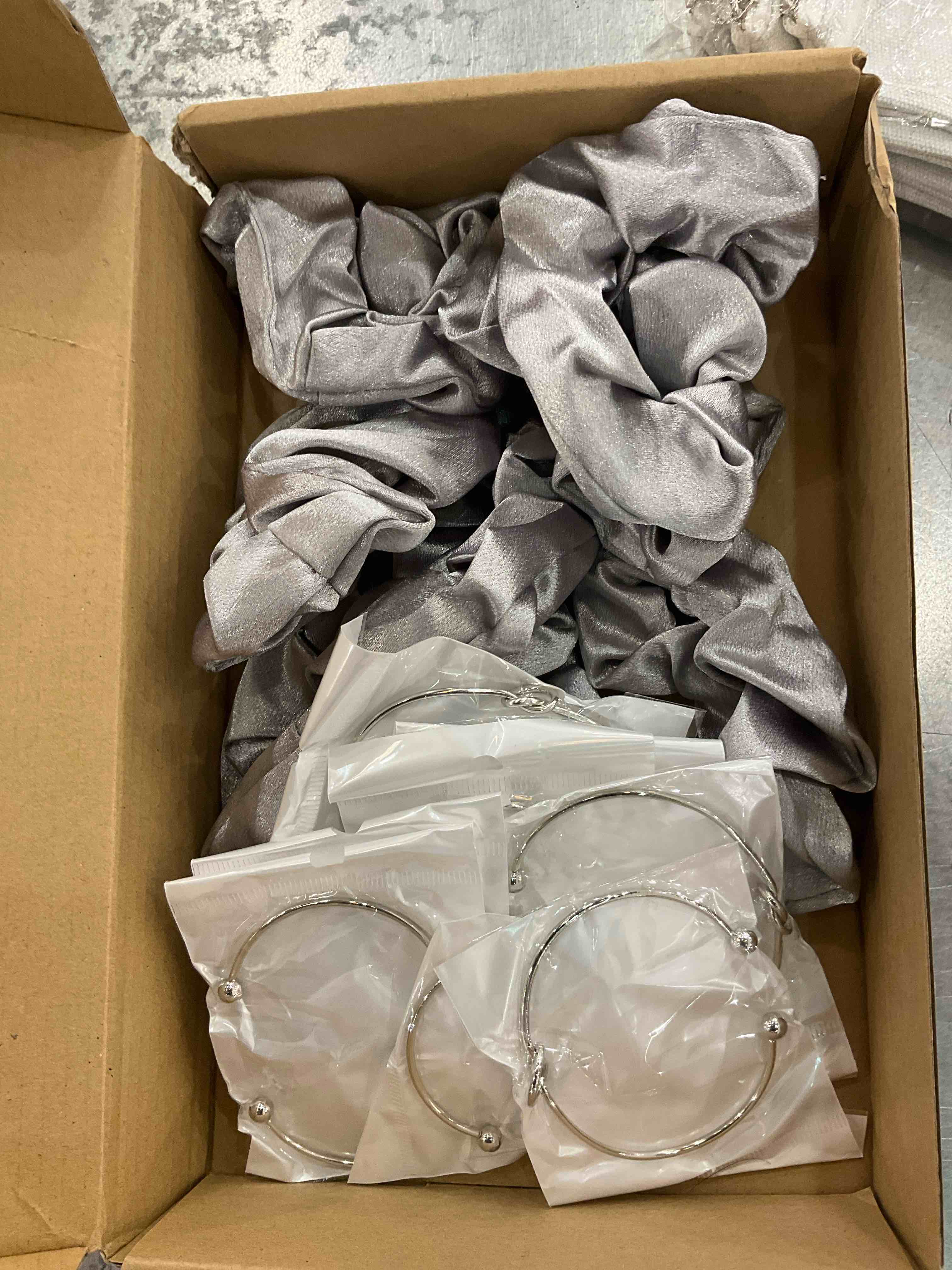 https://s3.amazonaws.com/lotting-images-prod/BargainHunt/EXS01042905_1707924404365.jpeg