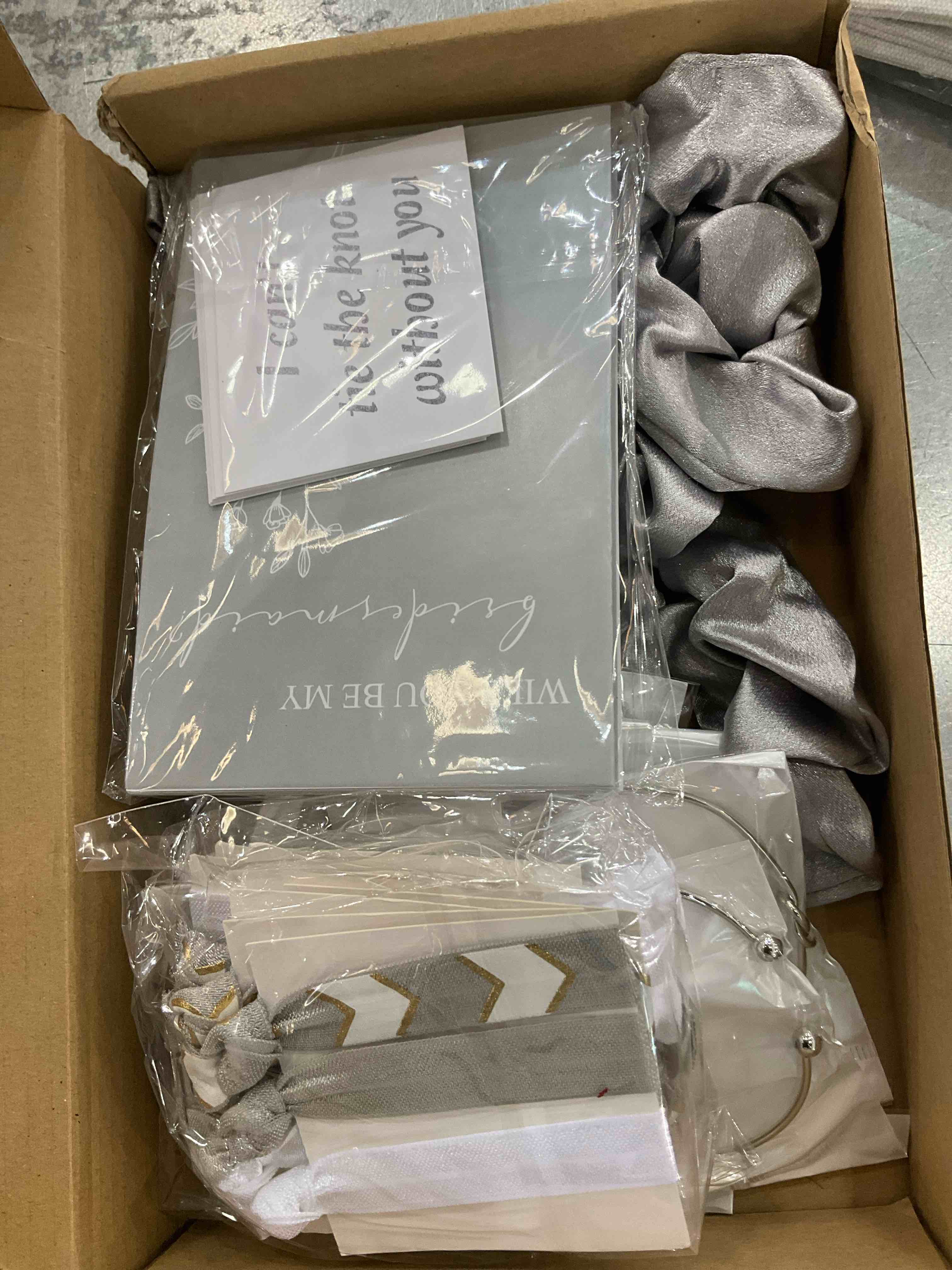 https://s3.amazonaws.com/lotting-images-prod/BargainHunt/EXS01042905_1707924411270.jpeg